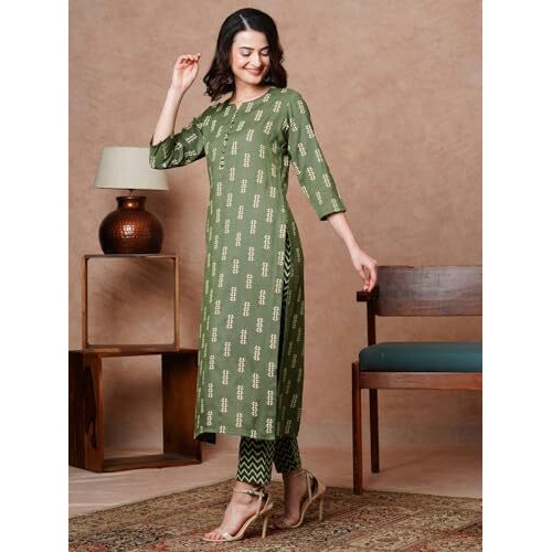 Gosriki Women's Cotton Blend Straight Printed Kurta With Pant (Irm55 Green-Gs_S_Green_Small)