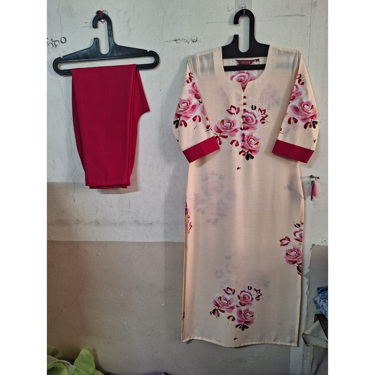 Gosriki Women's Cotton Blend Printed Straight Kurta With Pant (Tisa Cream-Gs_L_Cream_Large)