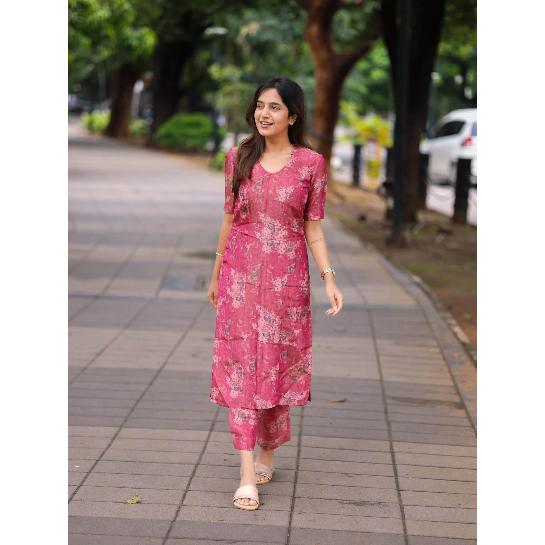 Gosriki Women's Rayon Viscose Straight Printed Kurta With Pant (Tisur Pink-Gs_M_Pink_Medium)