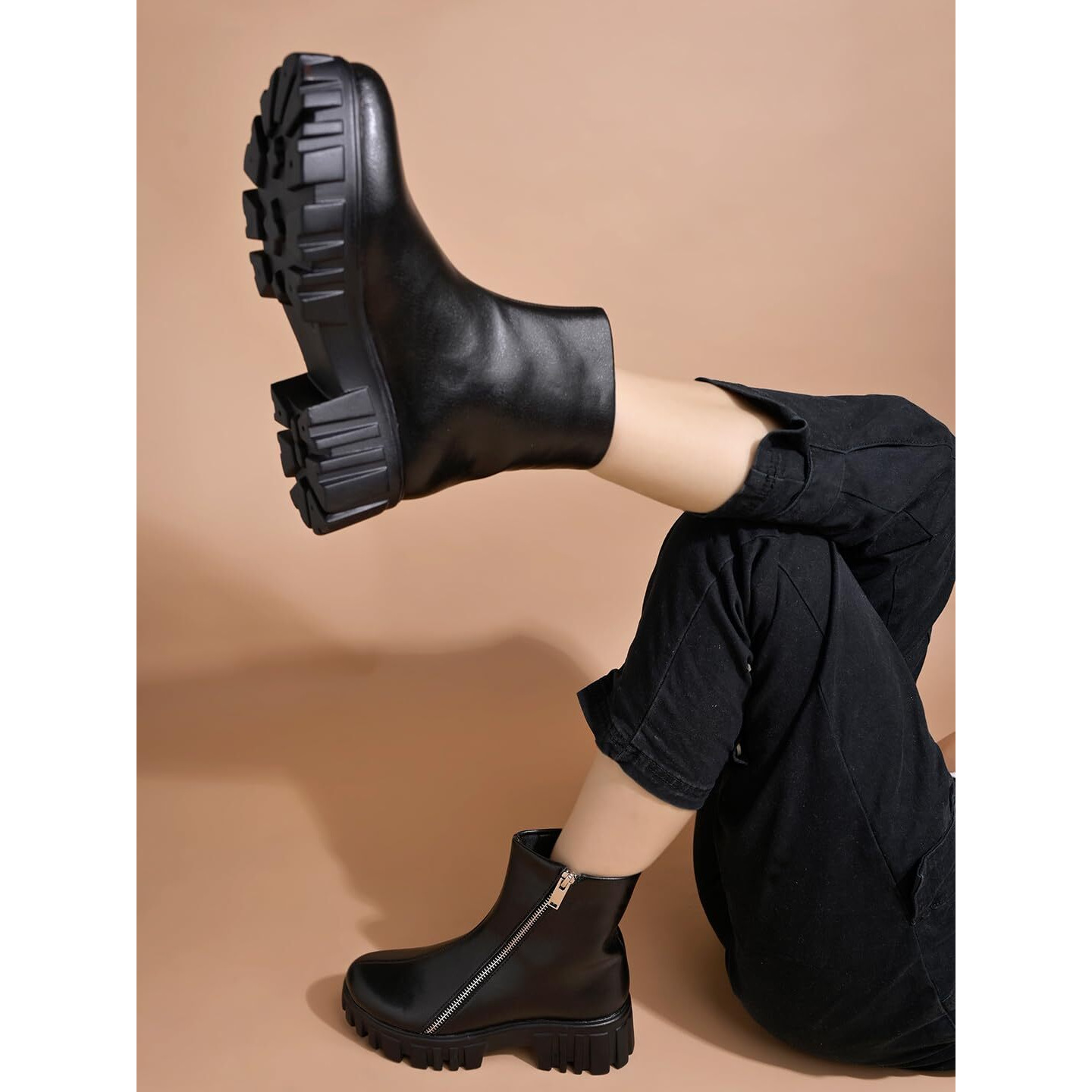 Shoetopia Casual Side Chain Detailed Black Boots For Women & Girls /Eu36
