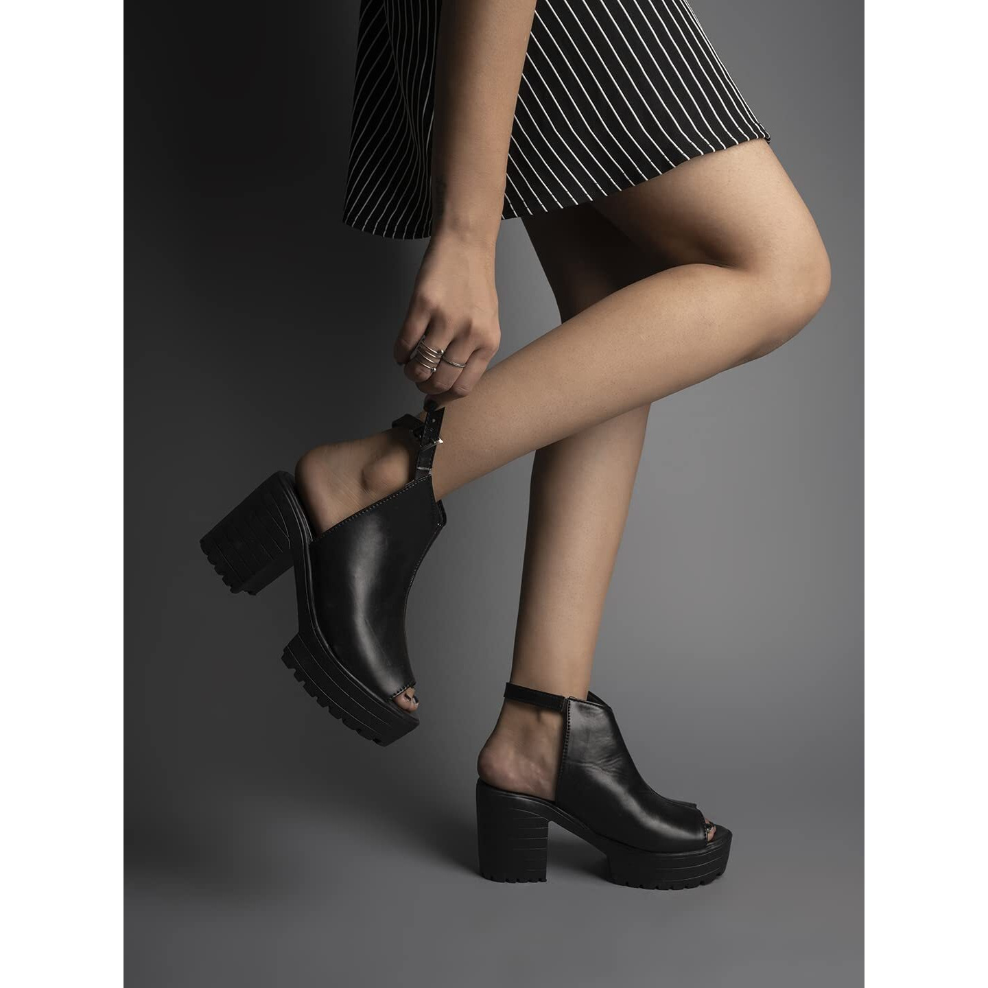 Shoetopia Women & Heels Fashionable Solid Fashion Sandal Black Block Heels/Find/Black/Uk5