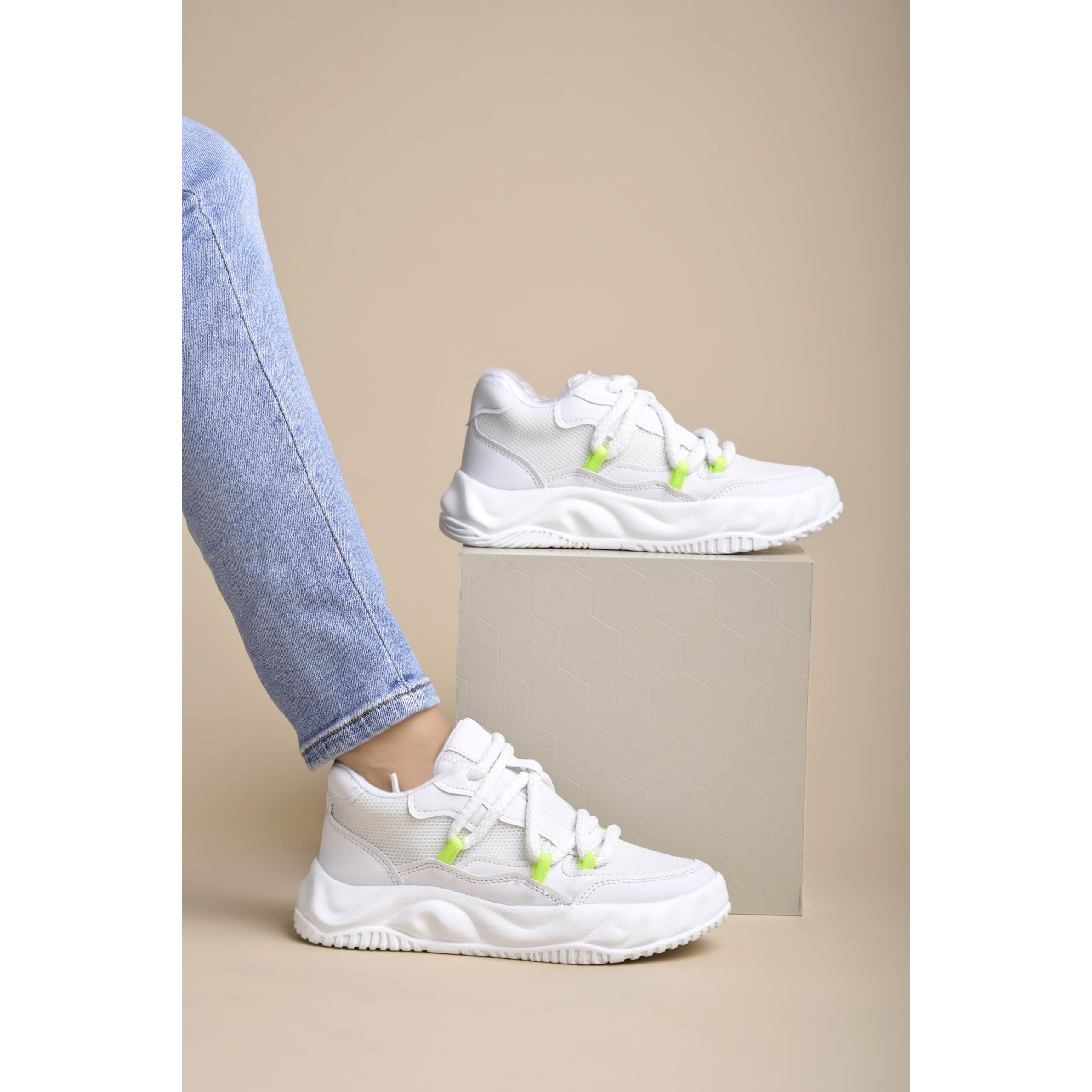 Shoetopia Casual White Sneakers For Women-Eu39