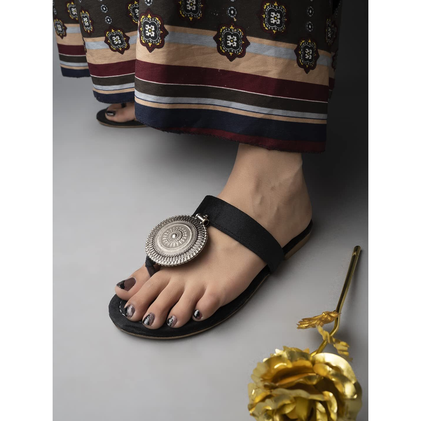 Shoetopia Ethnic Jewel Detailed Black Flats