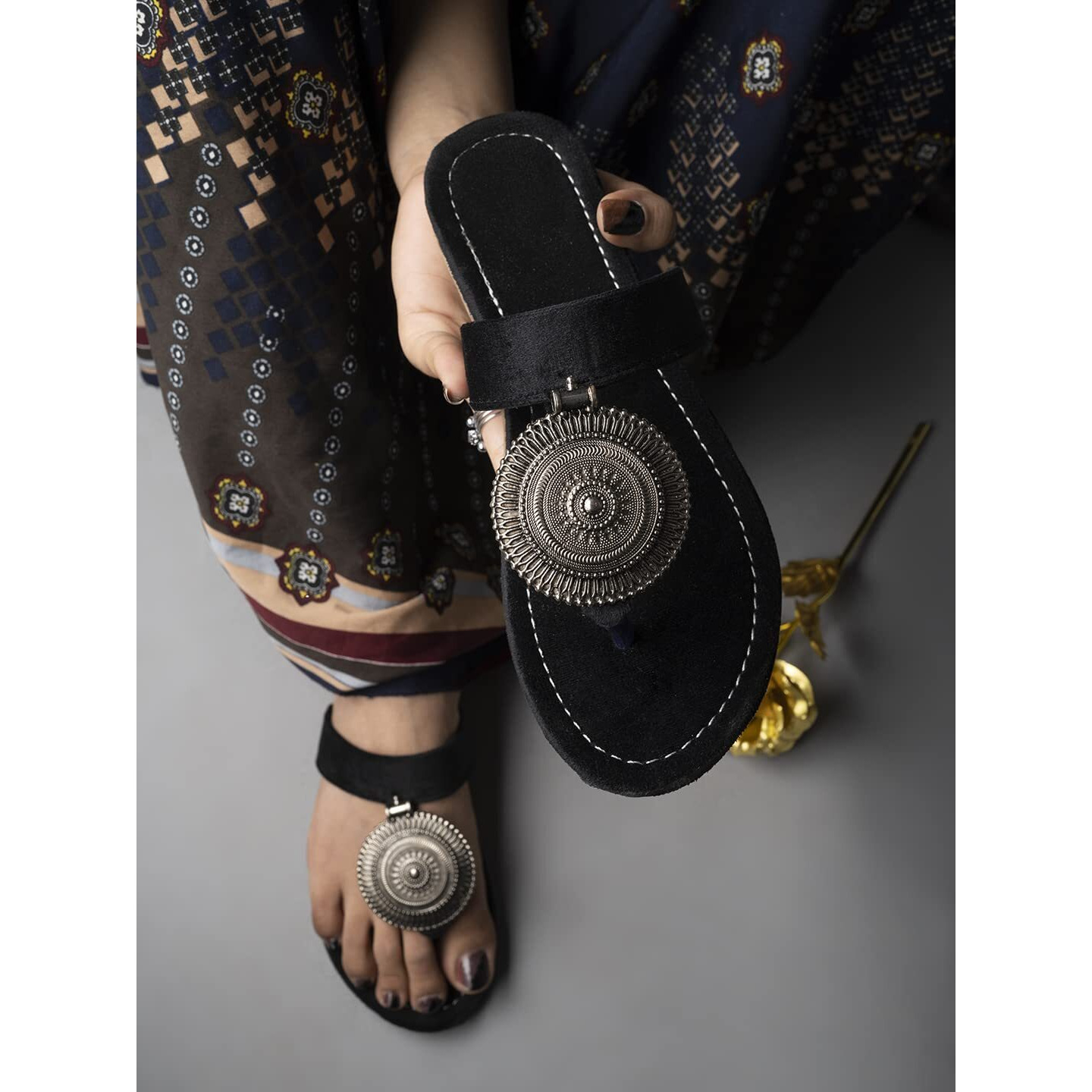 Shoetopia Ethnic Jewel Detailed Black Flats