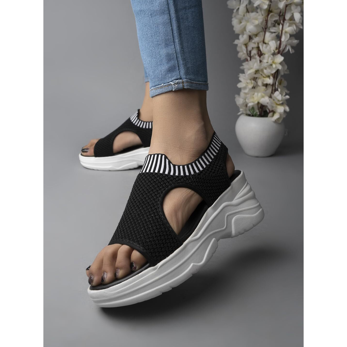 Shoetopia Lightweight Comfortable Trendy Flatforms Black Sandals For Women & Girls