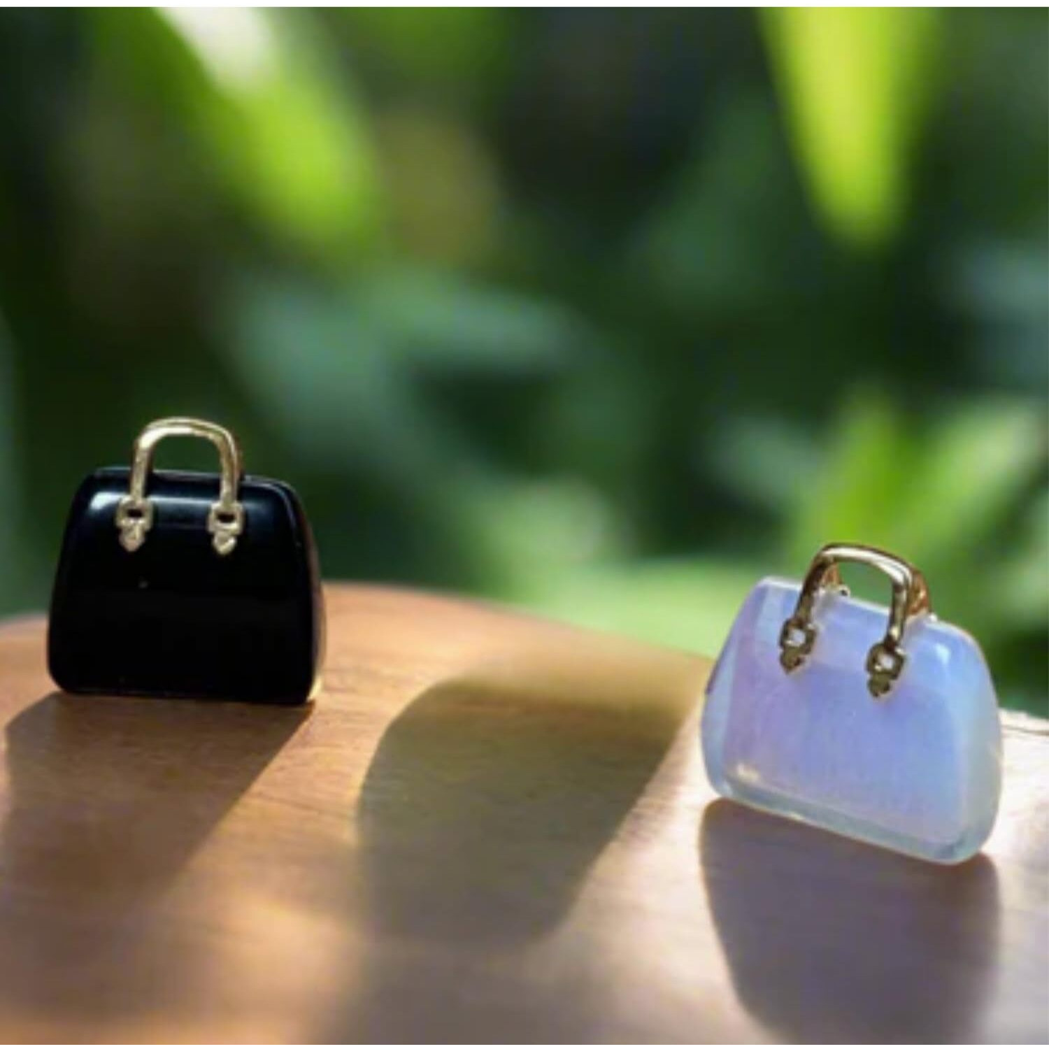 Dneshy 2Pcs Crystal Bag, Natural Stone Pendants, Women Mini Handbag Unique Shape Healing Stone,Crystal Charms For Jewelry Making Necklace Earrings, Decoration, Stone Agate Use For Meditation