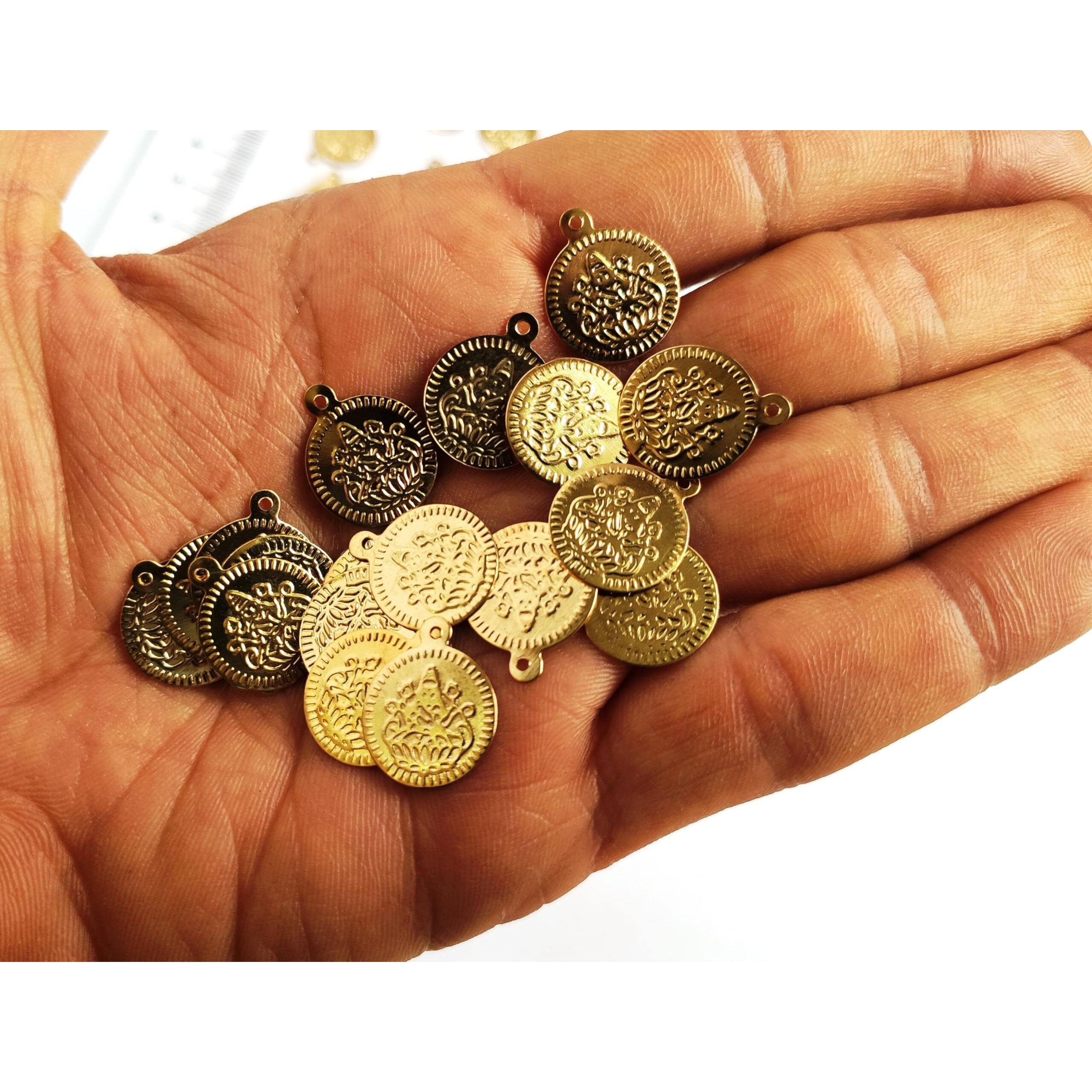 Gosetget (100 Pcs) 14 Mm Gold Lakshmi Kasu Coated Metal Beads For Embroidery, Jewelry & Arts (Gold-100)