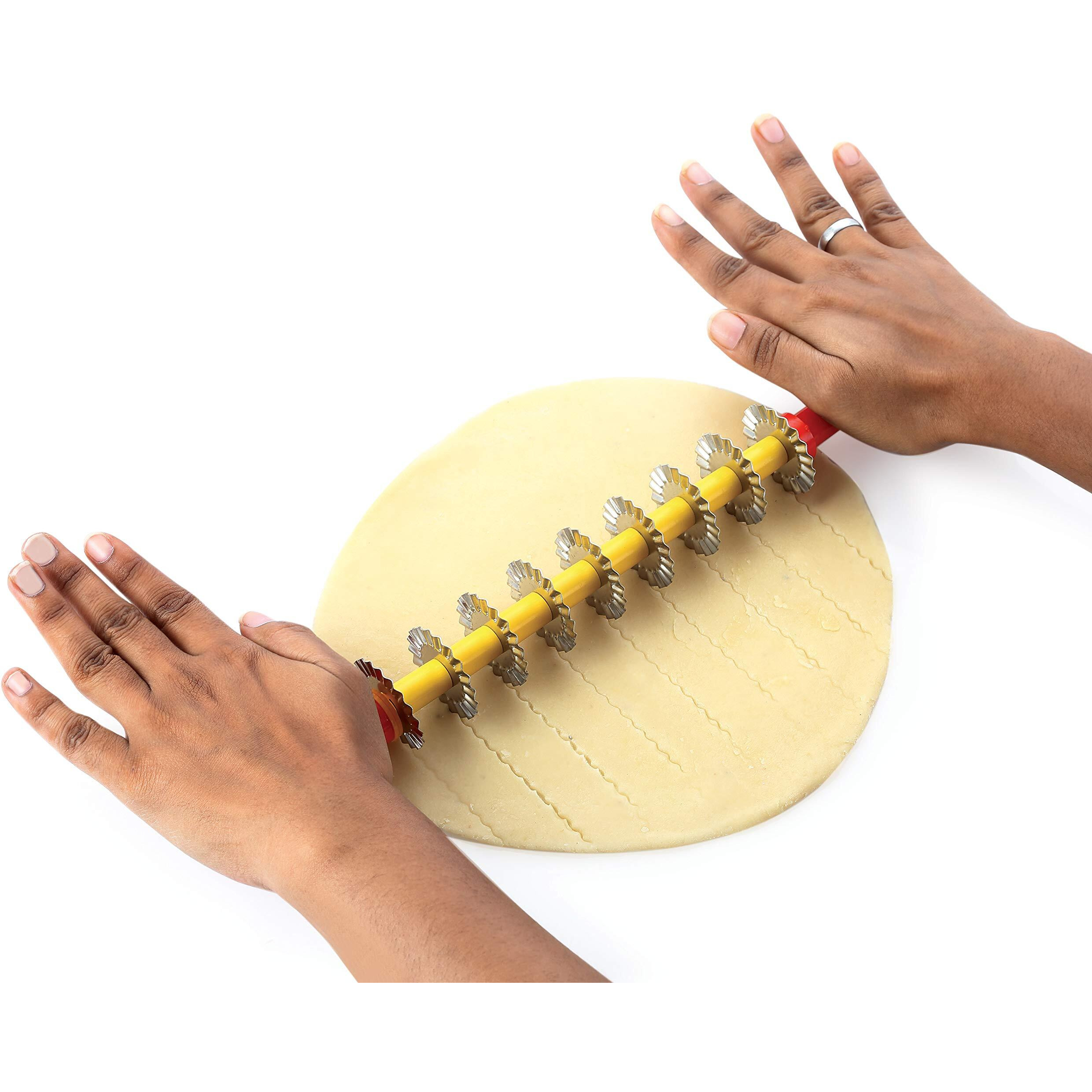 Ds Sakkarpara Big Plastic Handle Roller Cutter Mithai, Kajukatli, Shanakarpada Cutter With Stainless Steel Blades