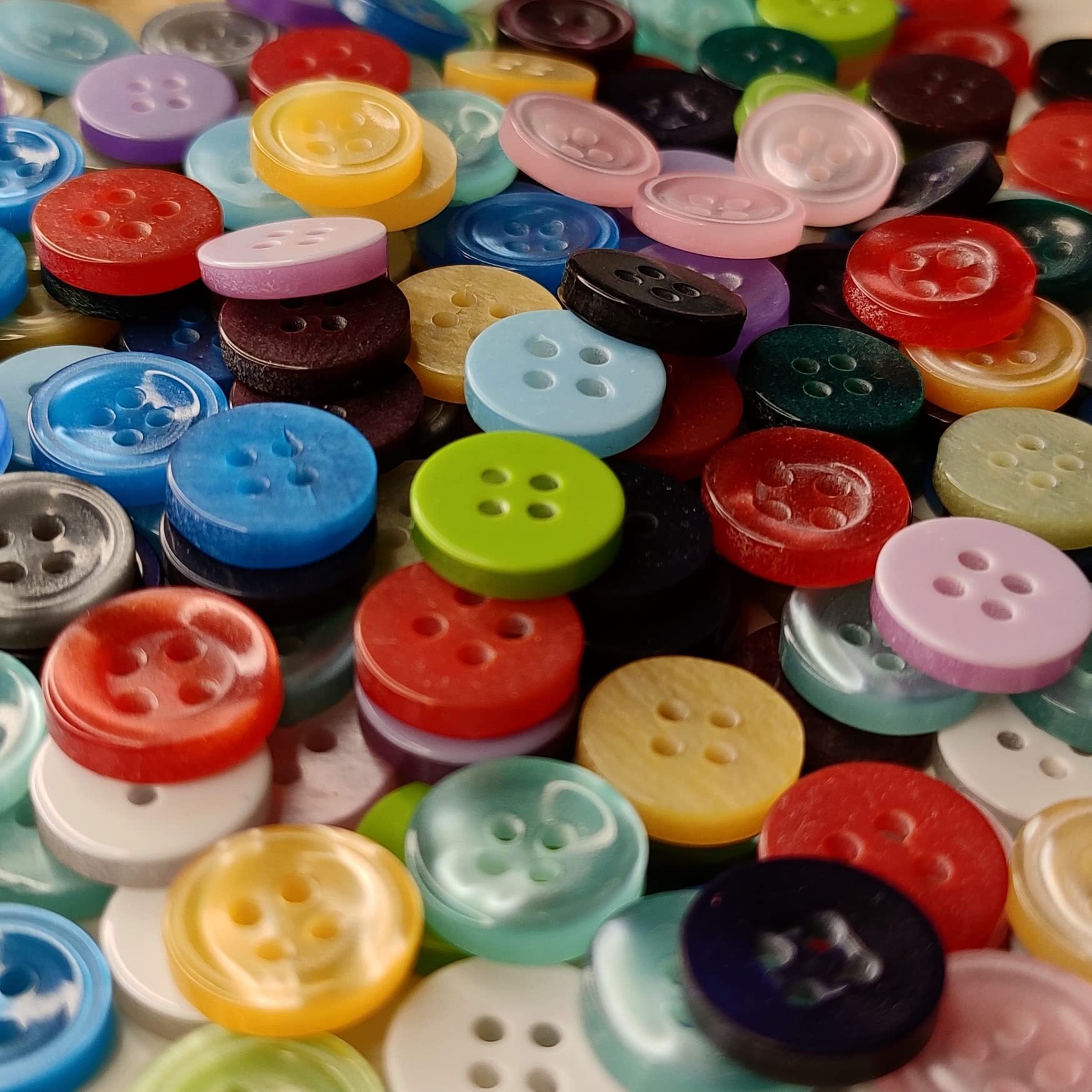 Vemlons Button Multi Color Shirt Buttons 4 Hole Buttons Pack Of 192 Piece/ 12 Piece X 16 Colors Inside/Arts And Craft/Shirts Button For Men And Women