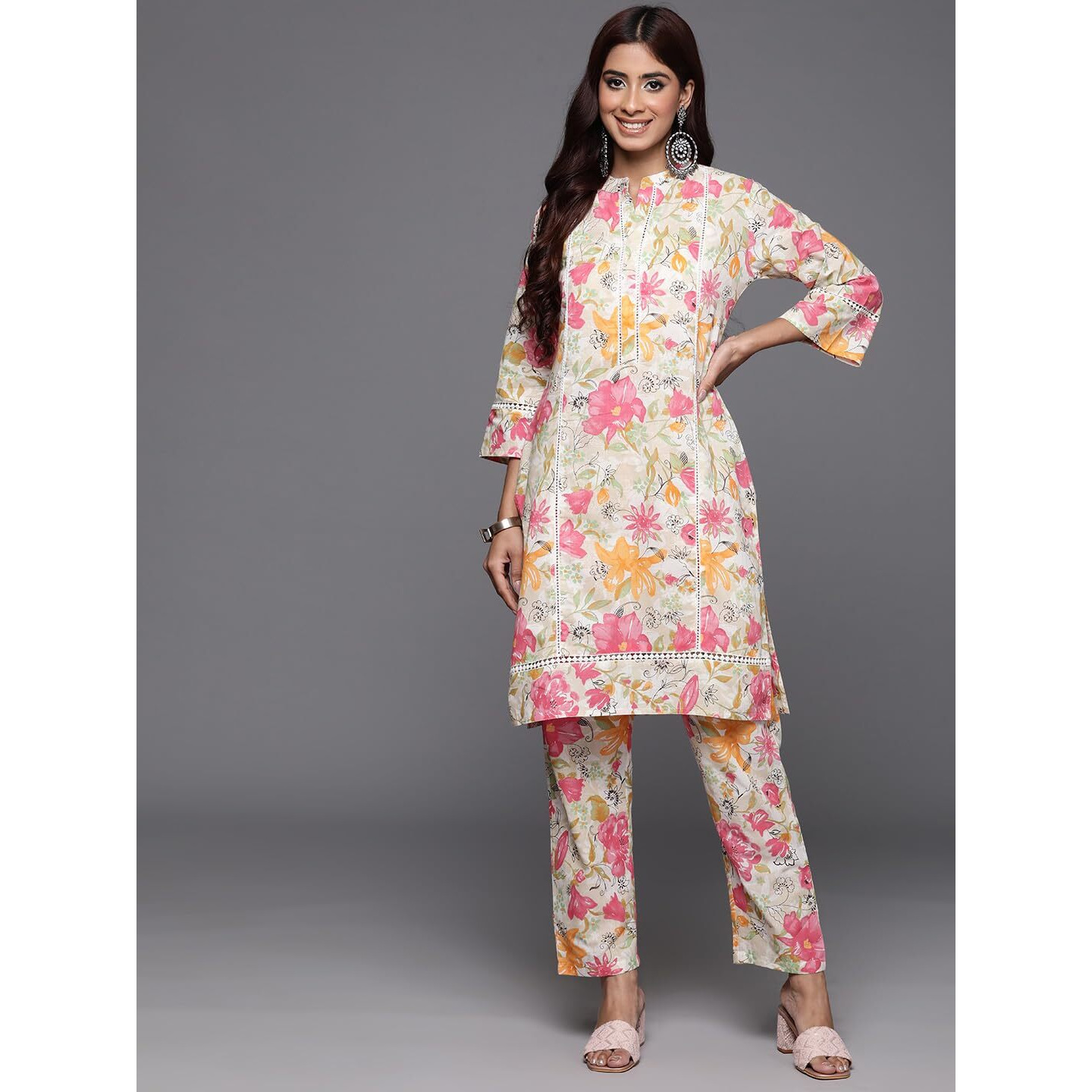 Varanga Women Off White Floral Printed Kurta Set  Elegant Ethnic Wear For Casual & Festive Occasions (Large)