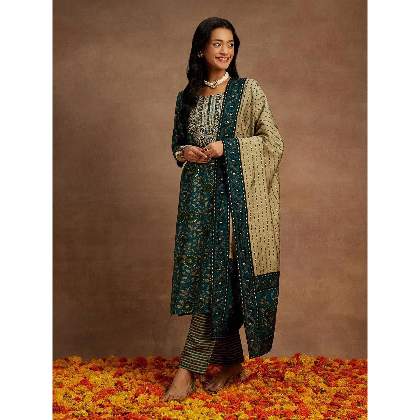 Libas Women's Silk Blend Kurta Set (34626