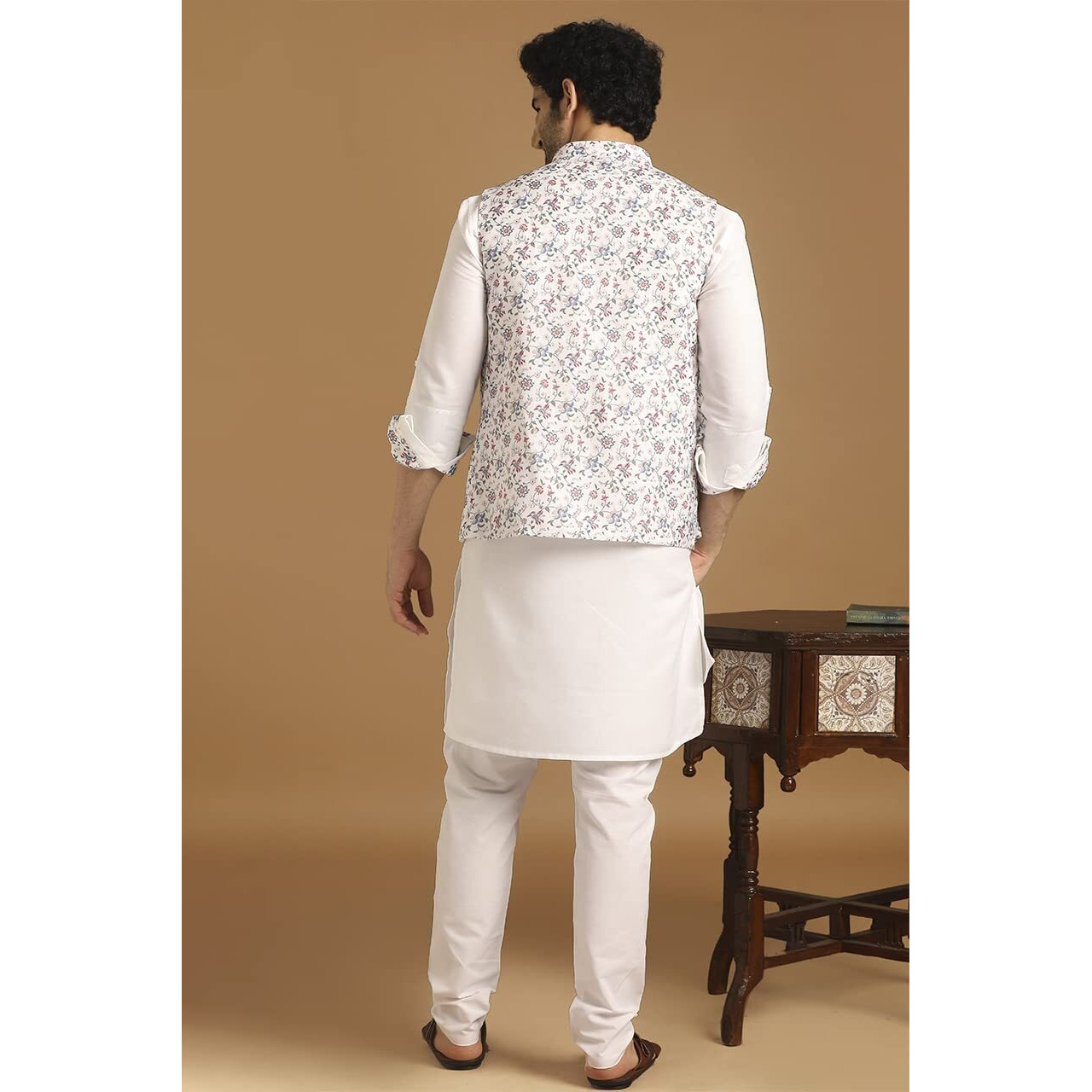 Manyavar Men's Jacket Kurta Set, Kurta Jacket Set For Men, Full Sleeves Mandarin Collar Ethnic Wear Jacket Set For Festival, Wedding, Party Blended Viscose (White, S)