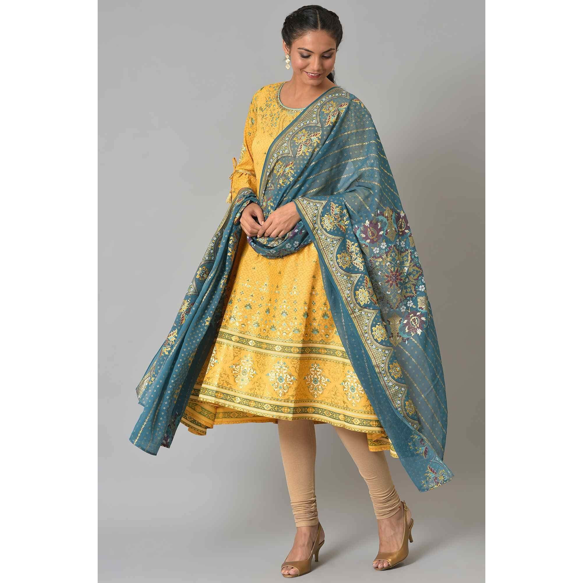 Get Yourself This Opulent Gold Foil Printed Chiffon Dupatta, With A Scallop Border For Outline And Running Stripes Through Entire Length. This Dupatta Compliments A Wide Variety Of Styles And It Will Be A Cheery On Top With Any Of Your Festive Looks.
