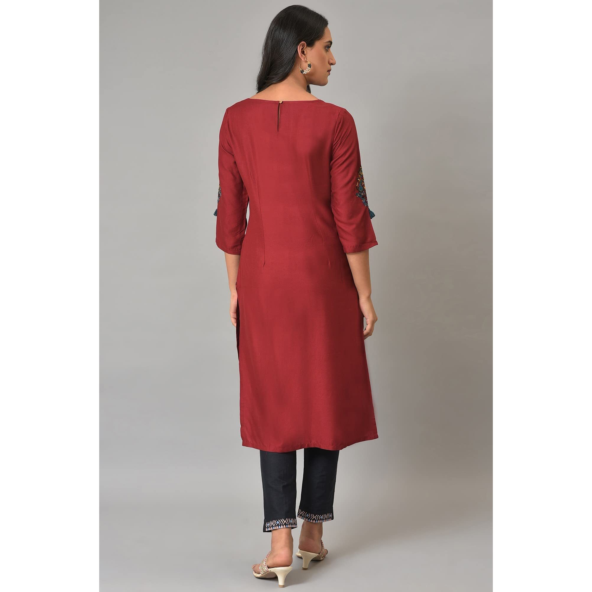 W For Woman Maroon Round Neck Kurta With Embroidered Yoke_23Few18179-217867_S