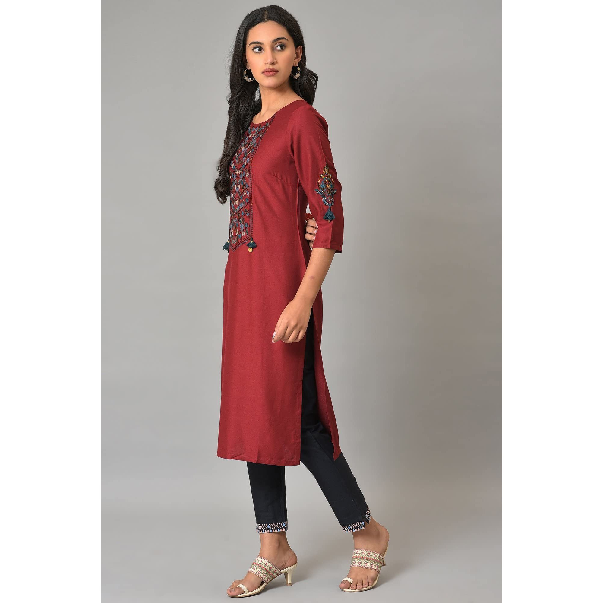 W For Woman Maroon Round Neck Kurta With Embroidered Yoke_23Few18179-217867_S