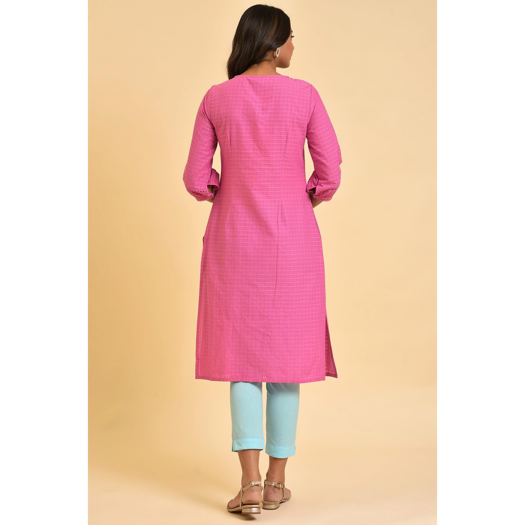W For Woman Pink Floral Embroidered Kurta In Textured Fabric_23Few19109-218686_Xs
