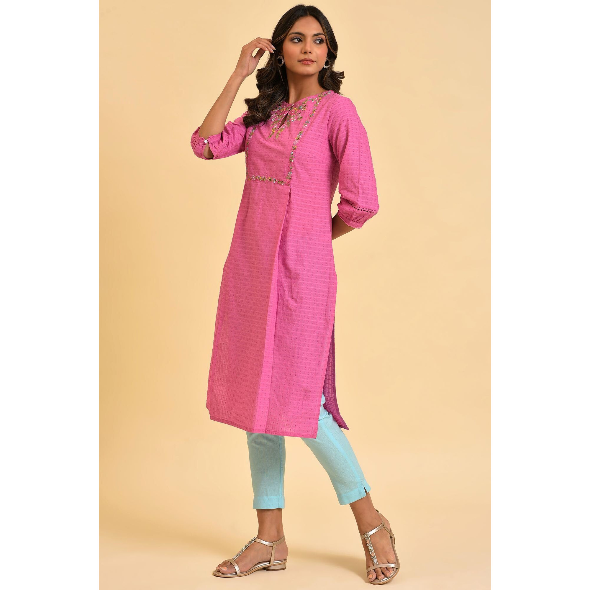 W For Woman Pink Floral Embroidered Kurta In Textured Fabric_23Few19109-218686_Xs