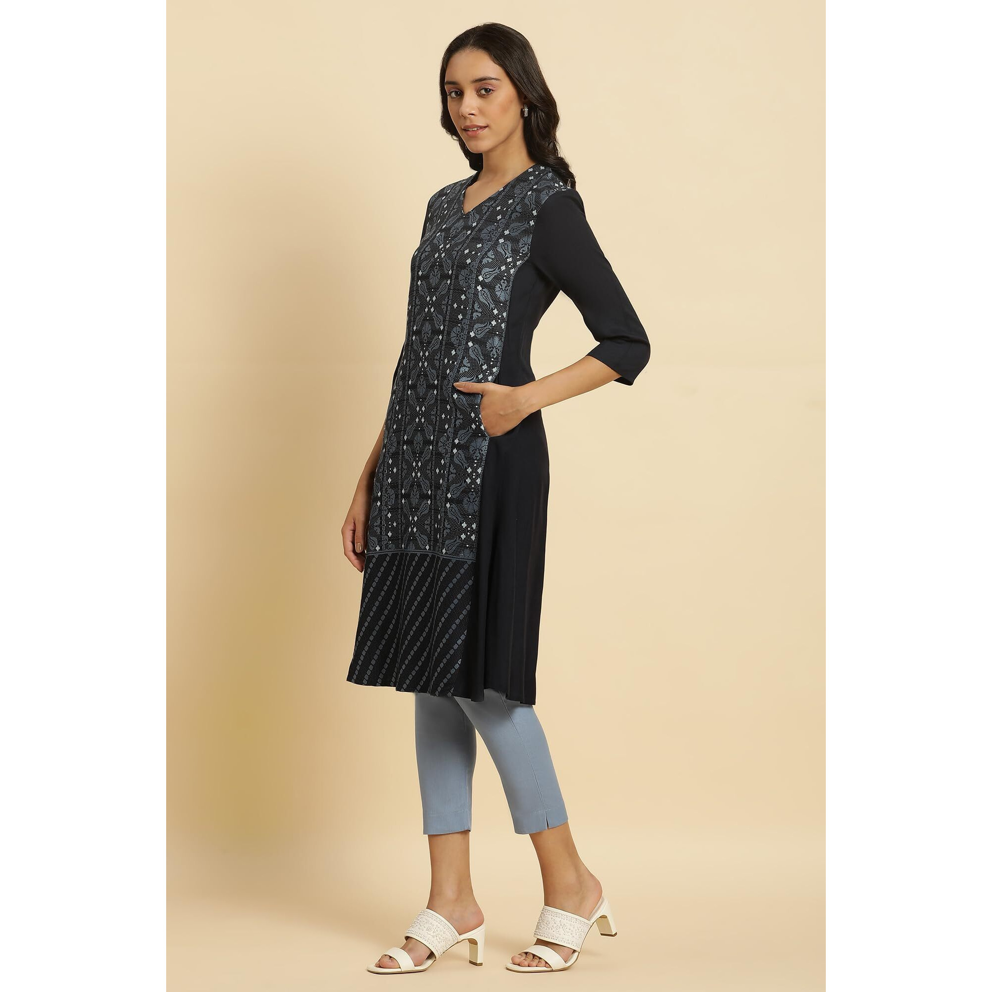 W For Woman Women's Rayon Floral Regular Kurta (23Auw19302-312889_Midnight Blue_16)