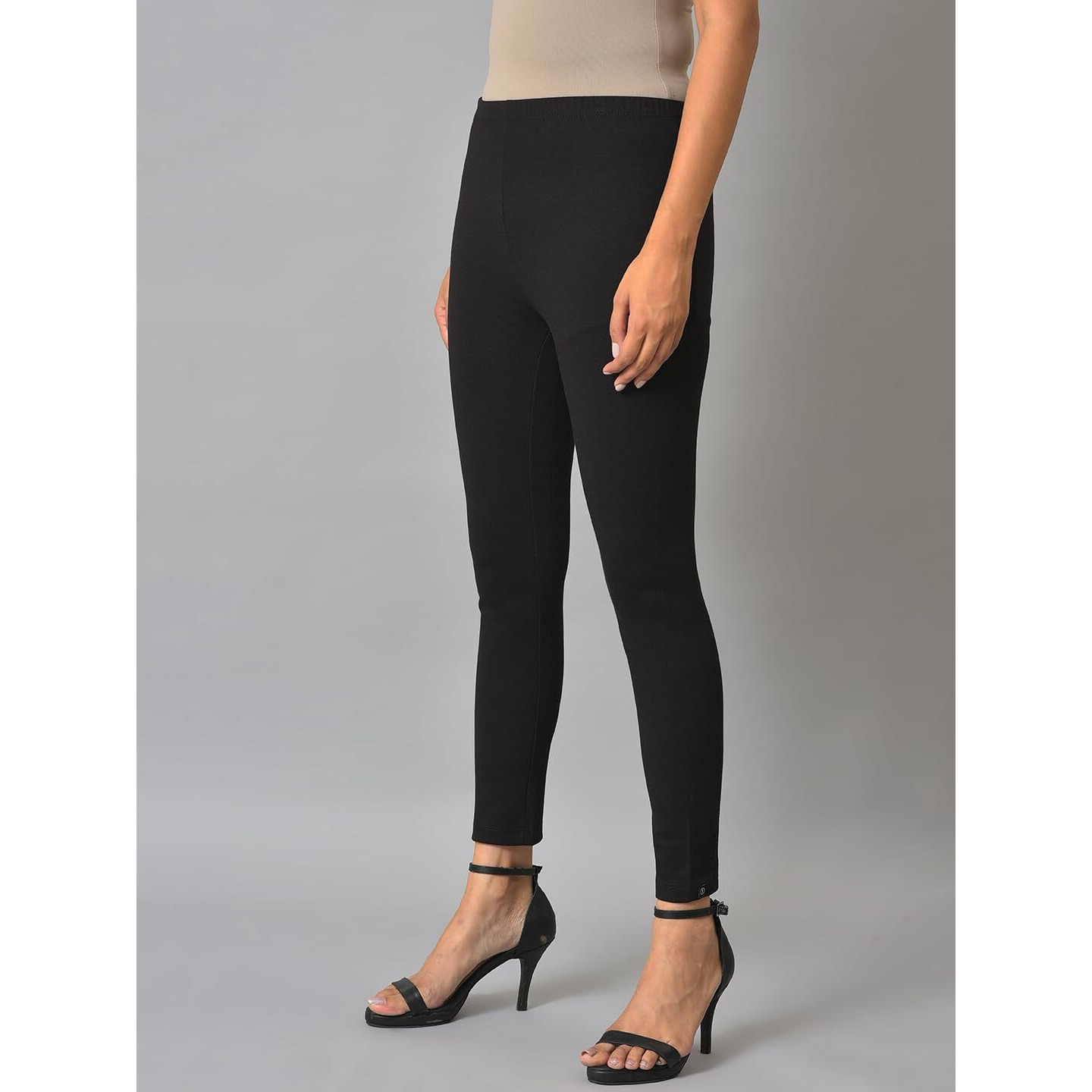 Aurelia Women's Relaxed Tight (22Cre60060-605075_Black
