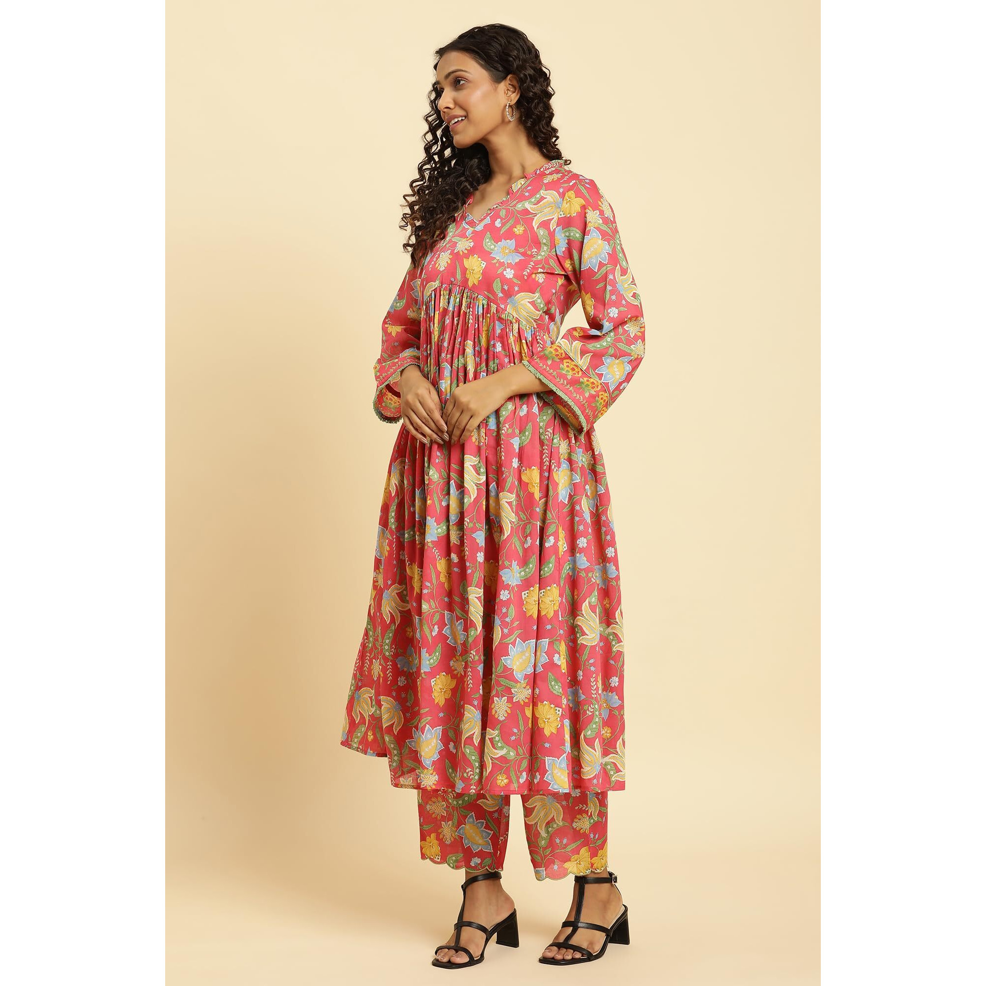 W Women's Red Floral Printed Cotton Kurta Dupatta Bottomwear With Lace