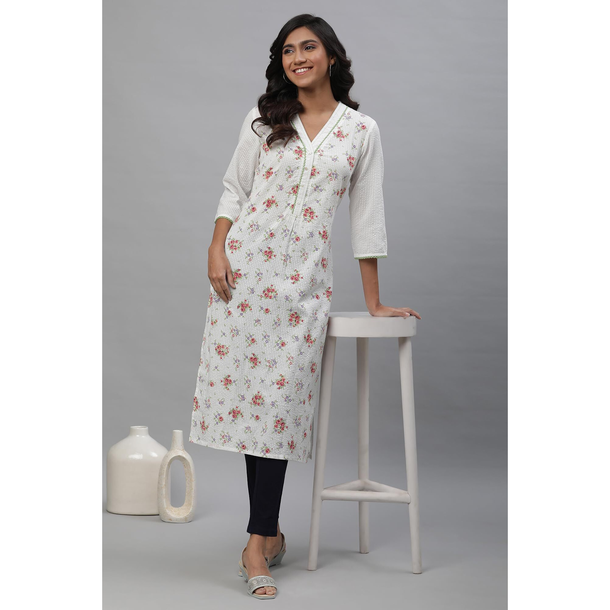 Aurelia Women's White Floral Printed Cotton Blend Straight Kurta_23Aua14493-507455_S