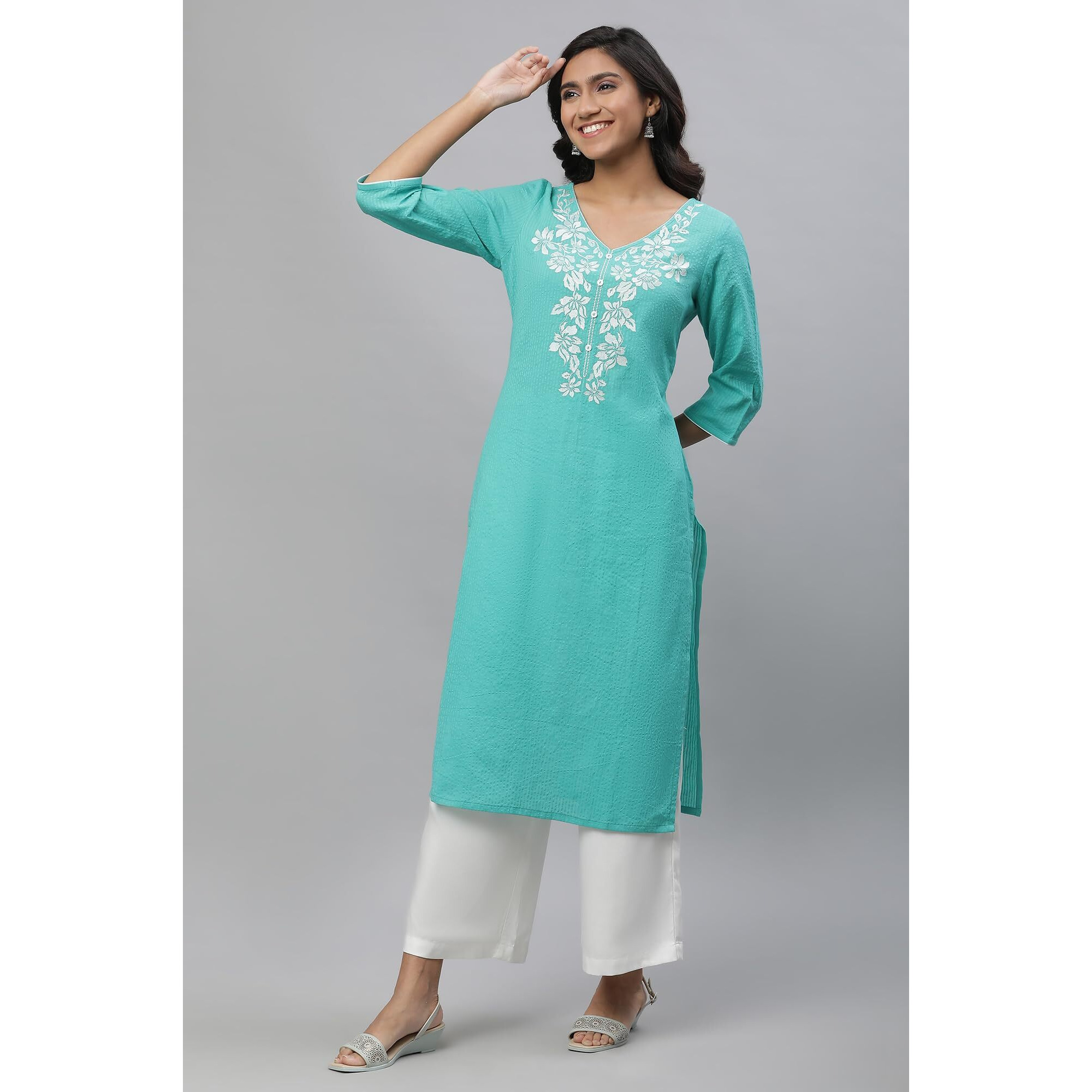 Aurelia Green Floral Printed Printed Cotton Rayon Blend Kurta With Thread Work