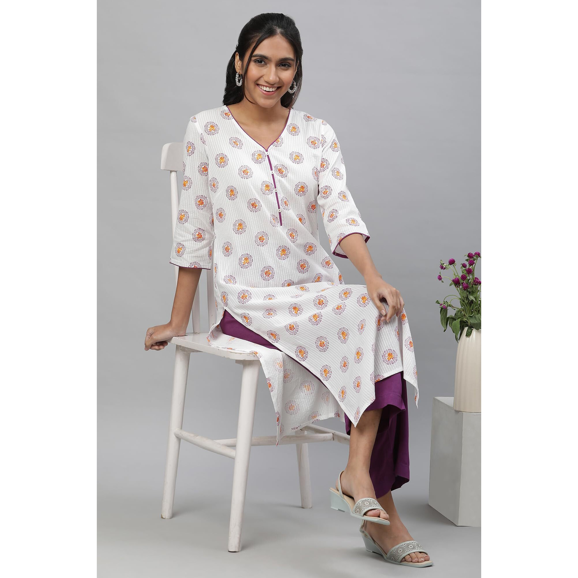 Aurelia Women's White Floral Printed Pure Cotton Straight Kurta_23Aua14623-507410_M