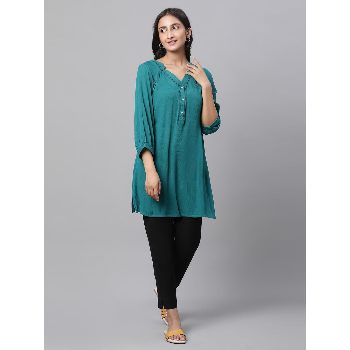 Aurelia Women Green Solid Rayon Straight Kurti