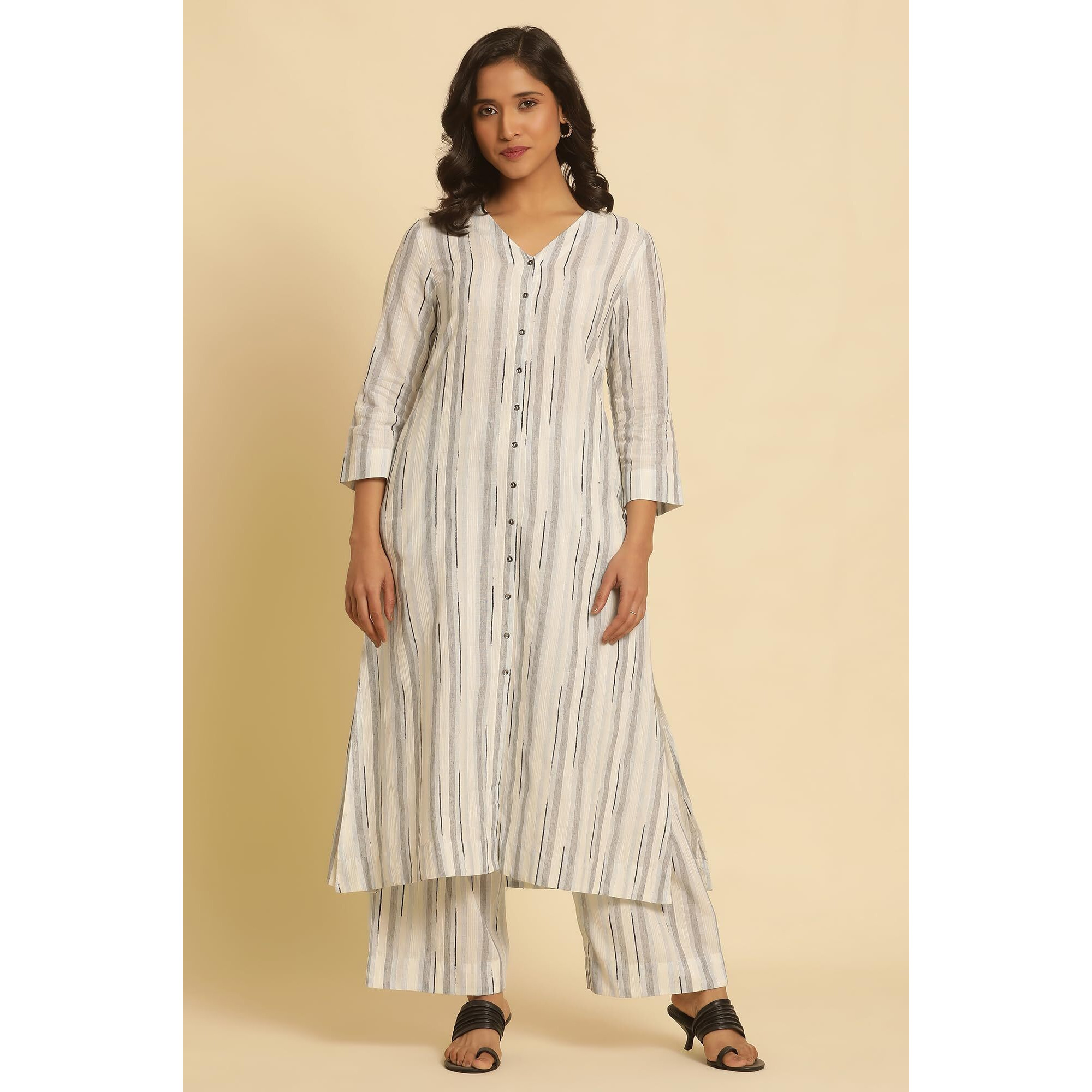 W Women White Solid Cotton Kurta & Flared Pant_24Fews11084-313886_S