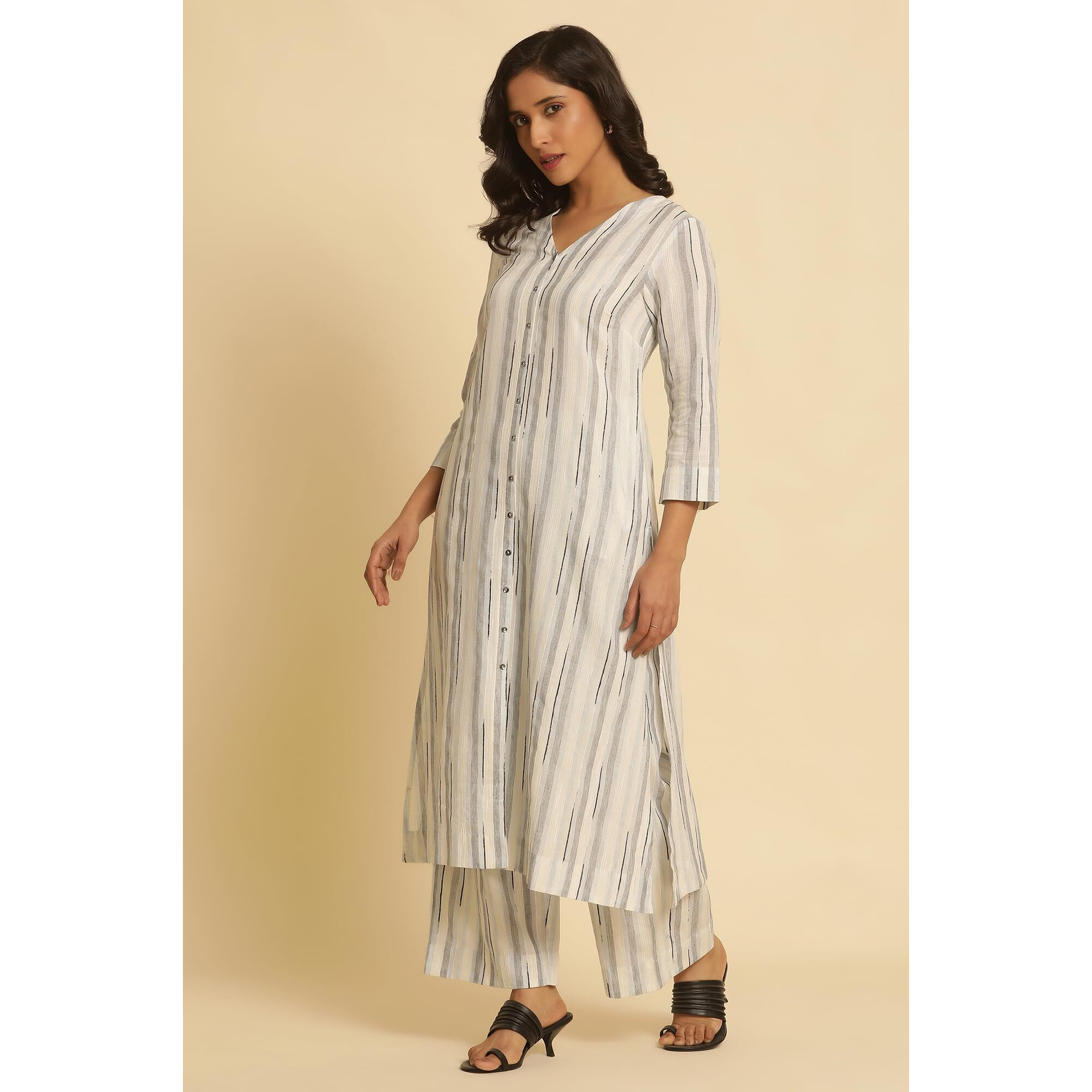 W Women White Solid Cotton Kurta & Flared Pant_24Fews11084-313886_S