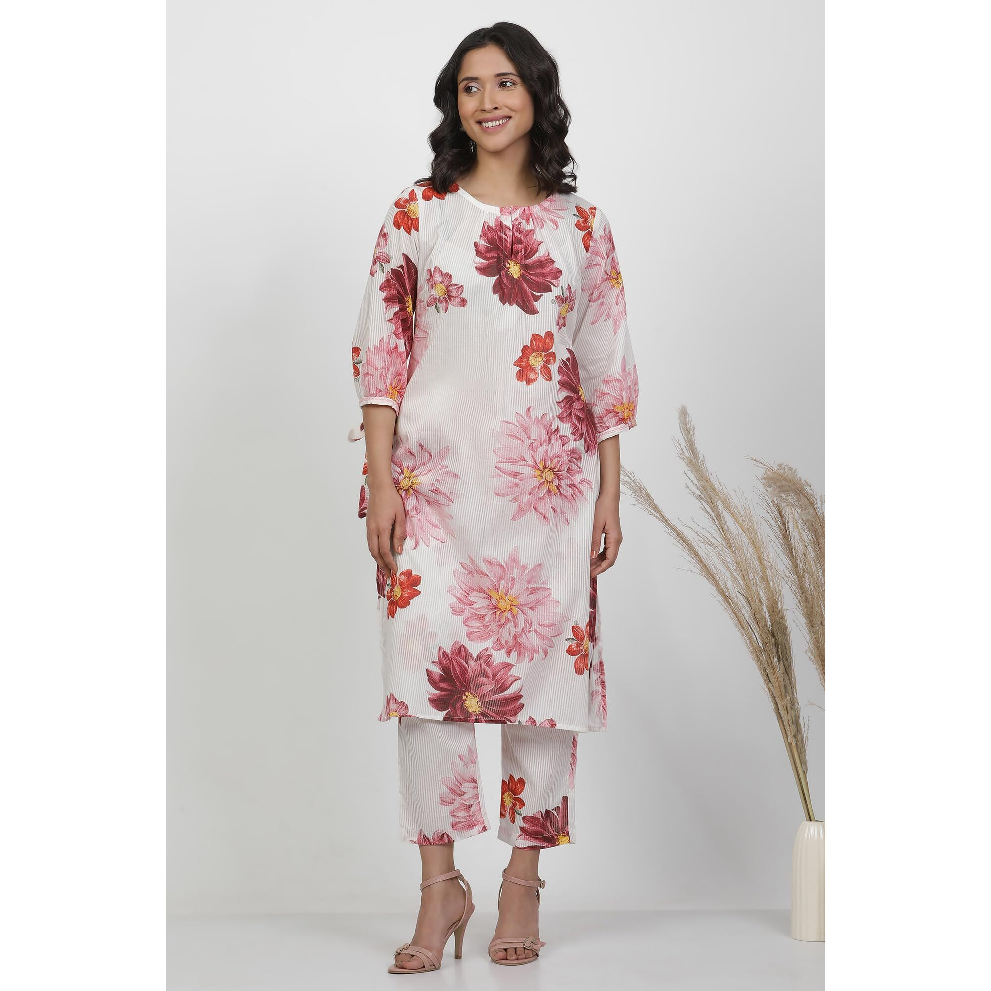 W For Woman White Floral Print Cotton A-Line Co-Ord Kurta Set With Straight Pant_24Fews11252-123564_Xs