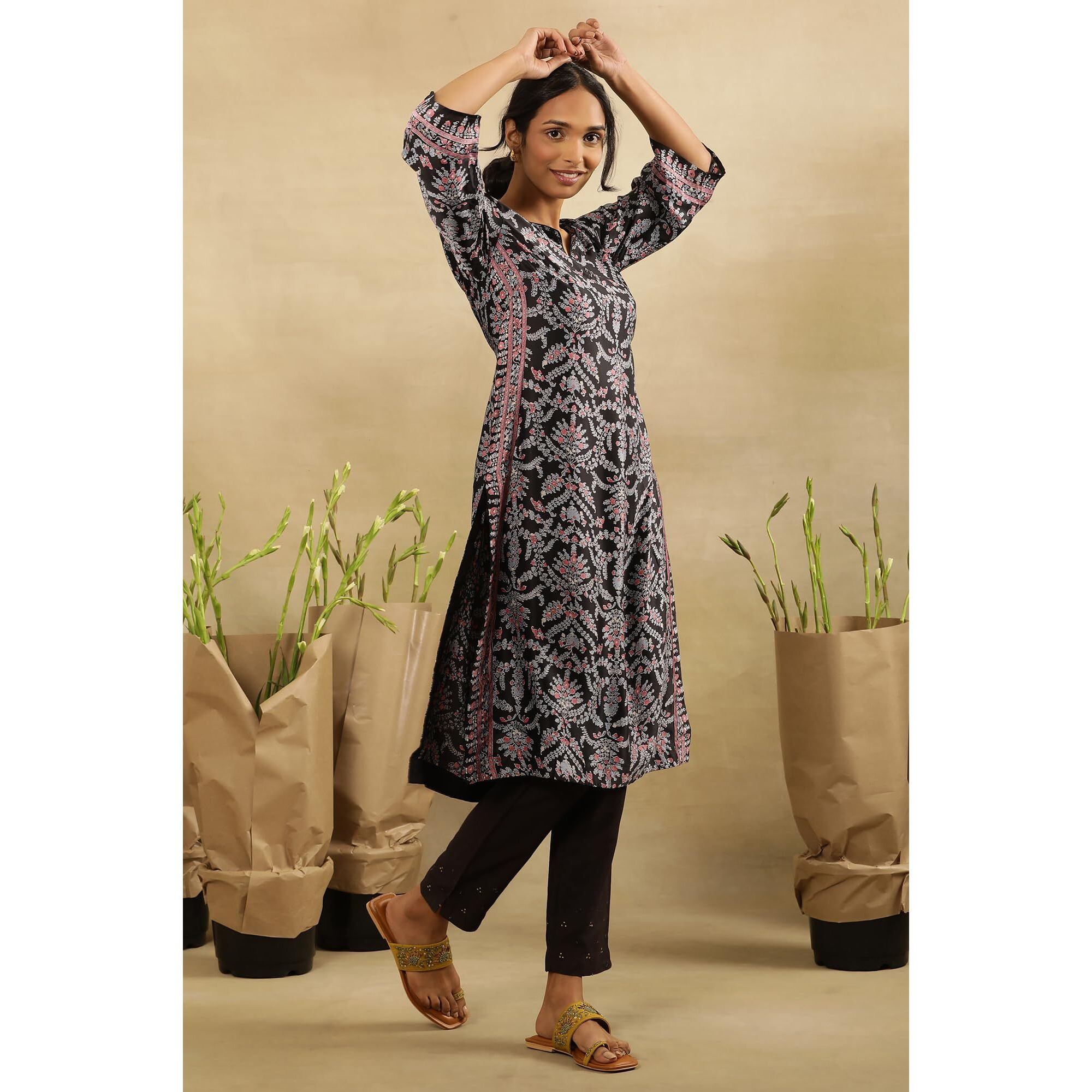 Folksong By W Women Black Festive Floral Print Viscose Straight Kurta_24Maf11685-910737_M