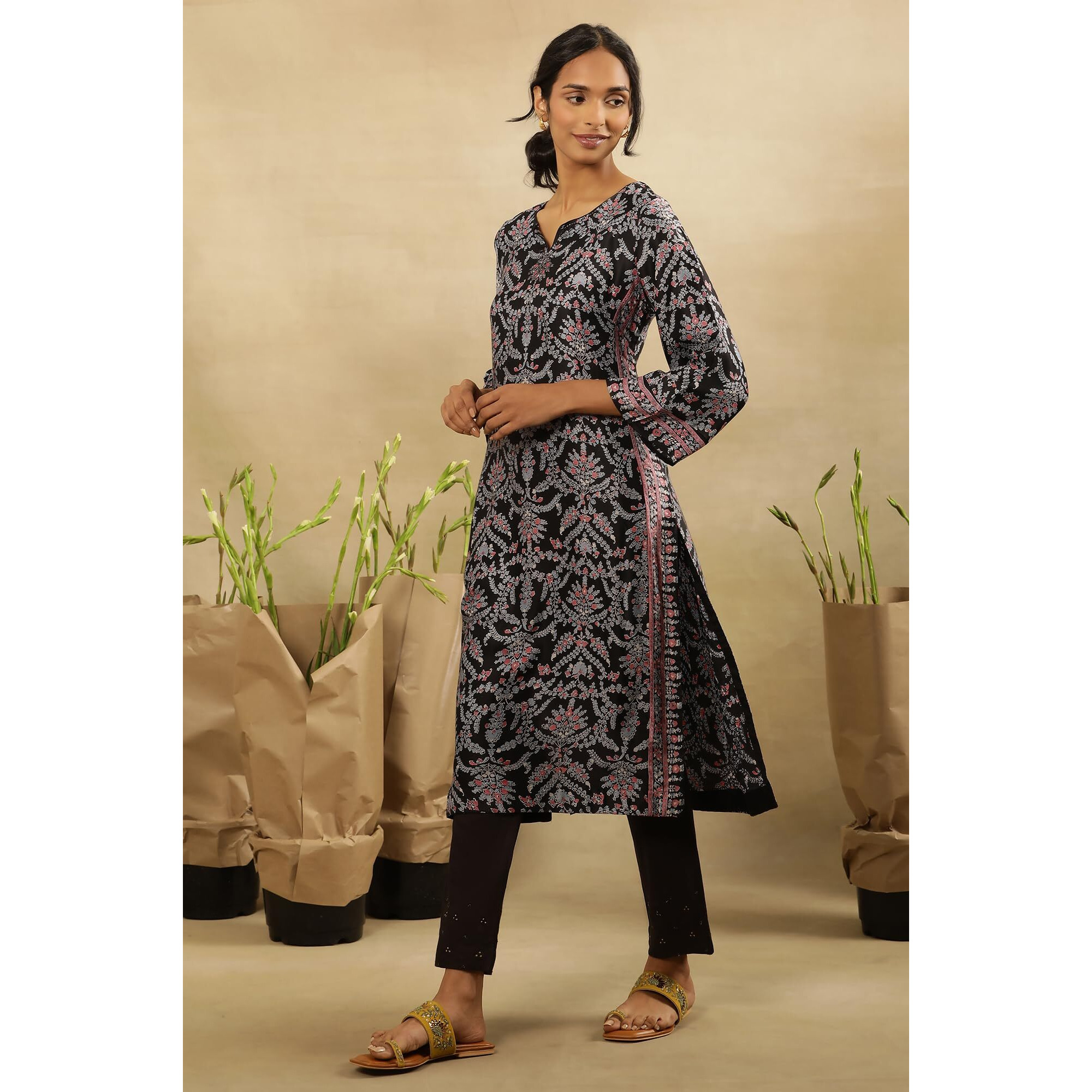 Folksong By W Women Black Festive Floral Print Viscose Straight Kurta_24Maf11685-910737_M