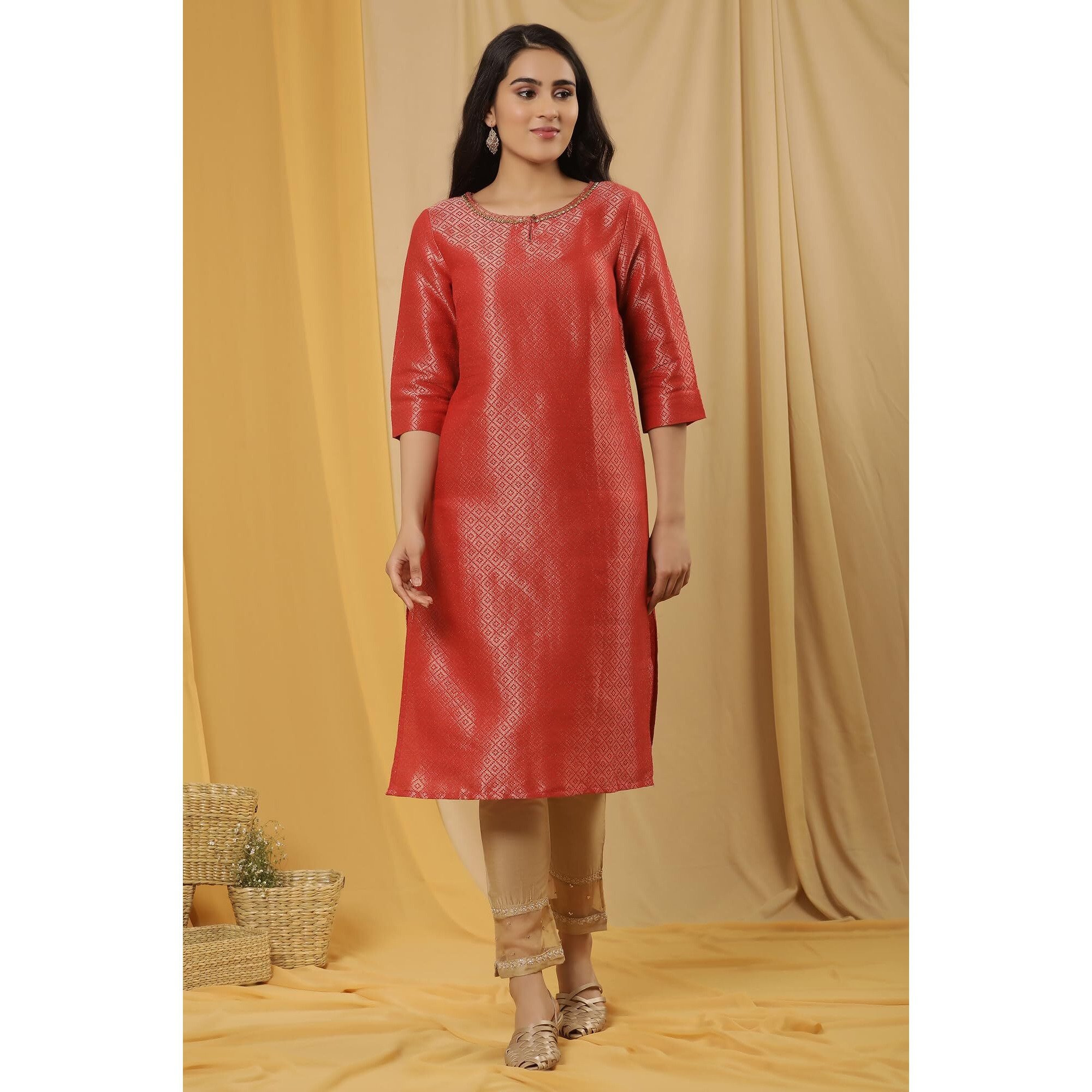 W For Woman Red Embellished Dobby Kurta And Gold Slim Pants_22Auws12748-312685_Xl