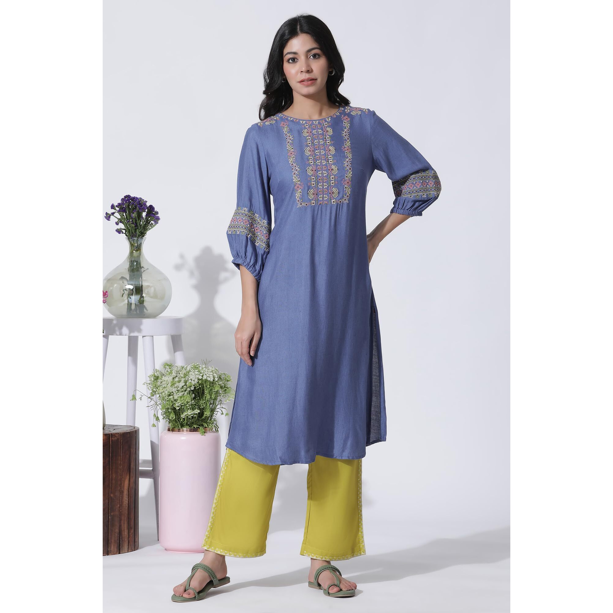 W For Woman Blue Thread Embroidered Kurta And Pants Set_24Onws19453-219551_S
