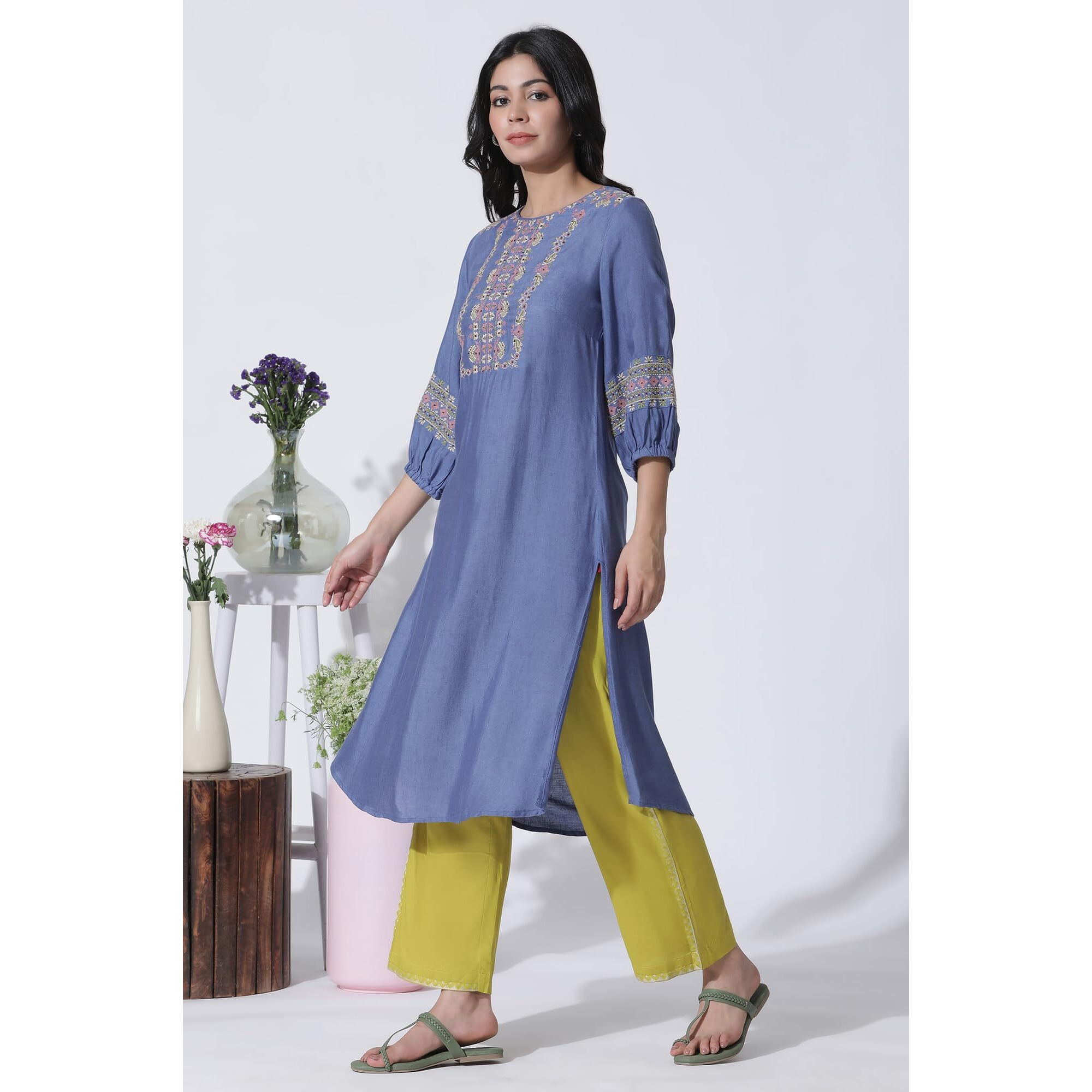 W For Woman Blue Thread Embroidered Kurta And Pants Set_24Onws19453-219551_S