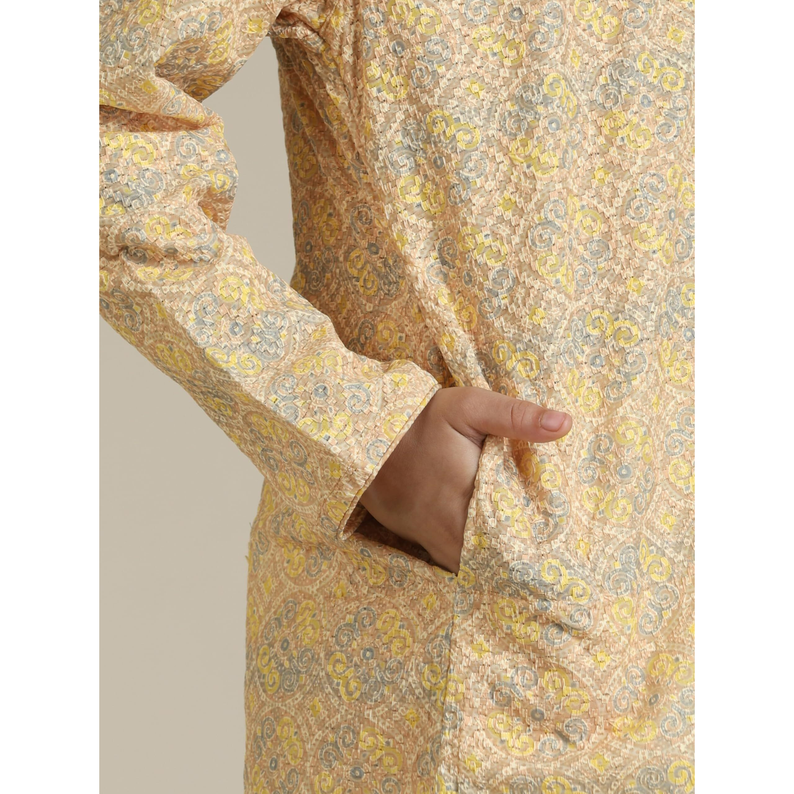Manyavar Boys Cotton Blend Chikankari Kurta Pyjama Set (2Pcs)(6-8 Years)