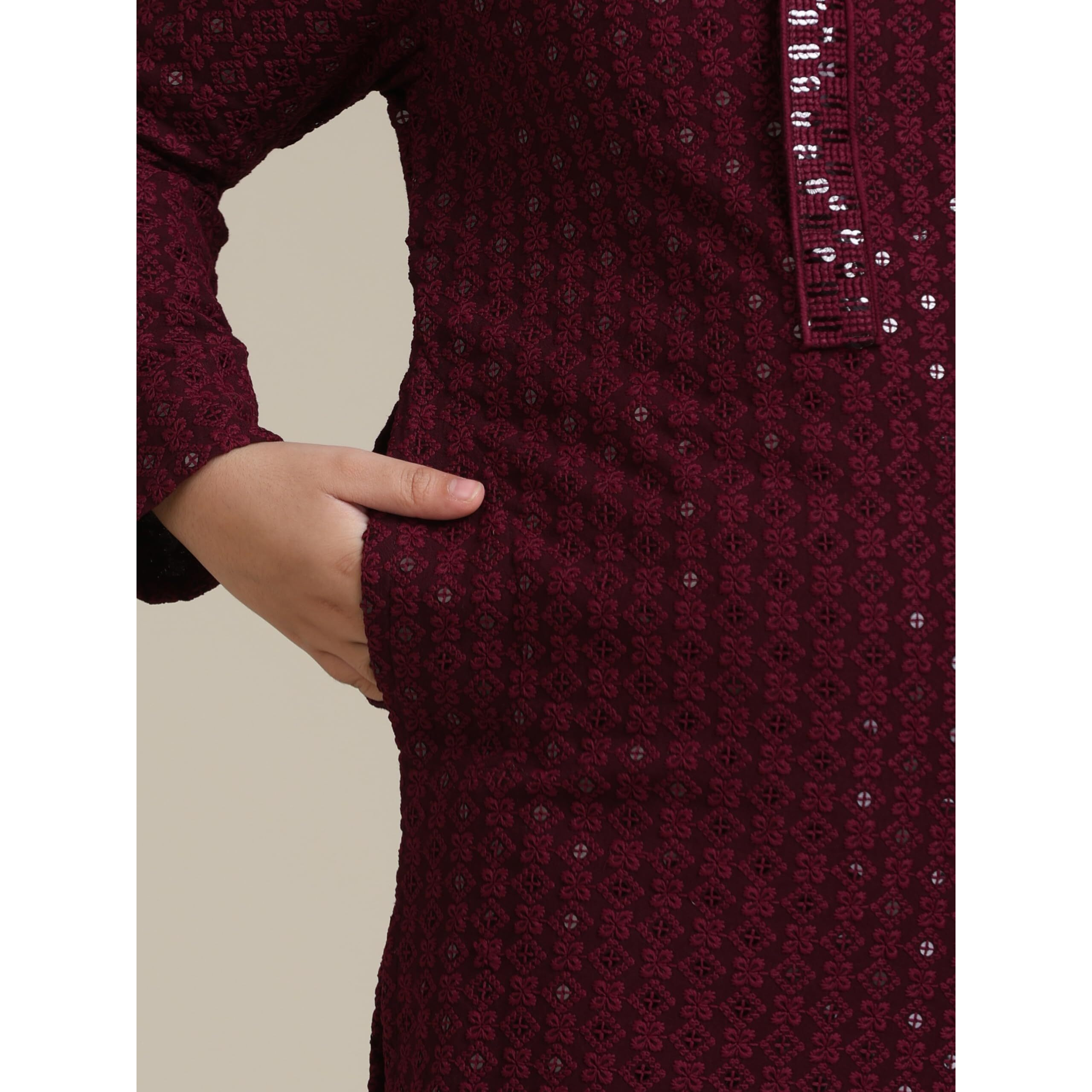 Manyavar Boys Viscose Chikankari Sequined Kurta Pyjama Set (2Pcs)(4-5 Years)