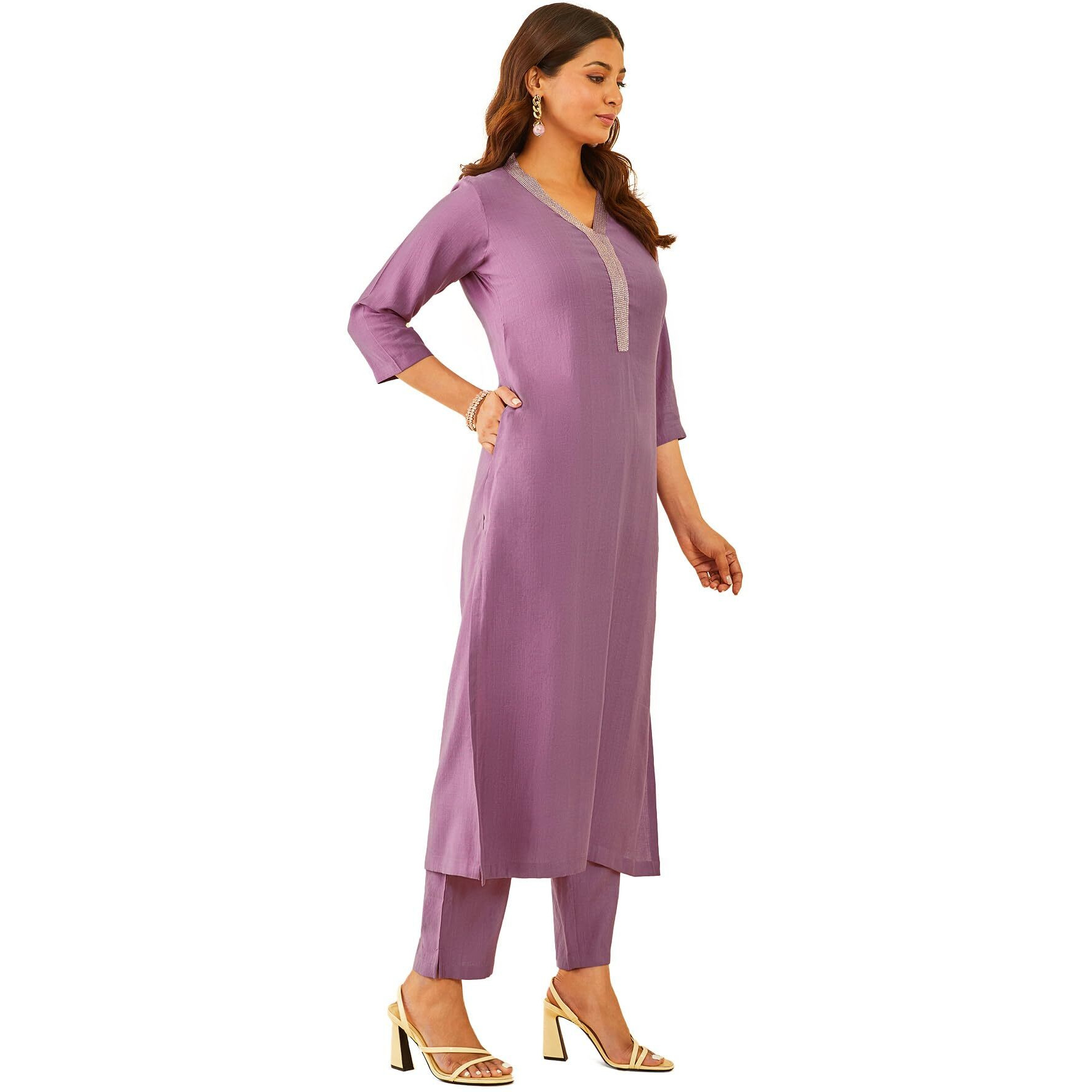 Soch Womens Purple Silk Blend Zari Embroidered V-Neck Kurta Sets With Pocket