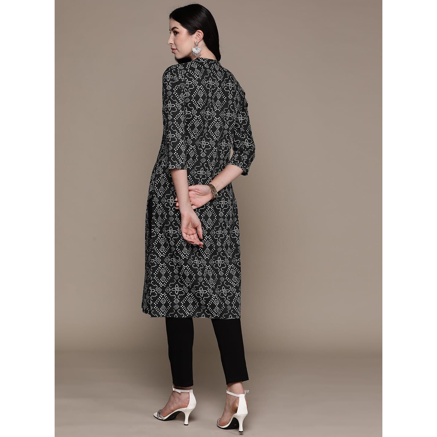 Anubhutee Women's Cotton Ethnic Motifs Black Straight Kurta