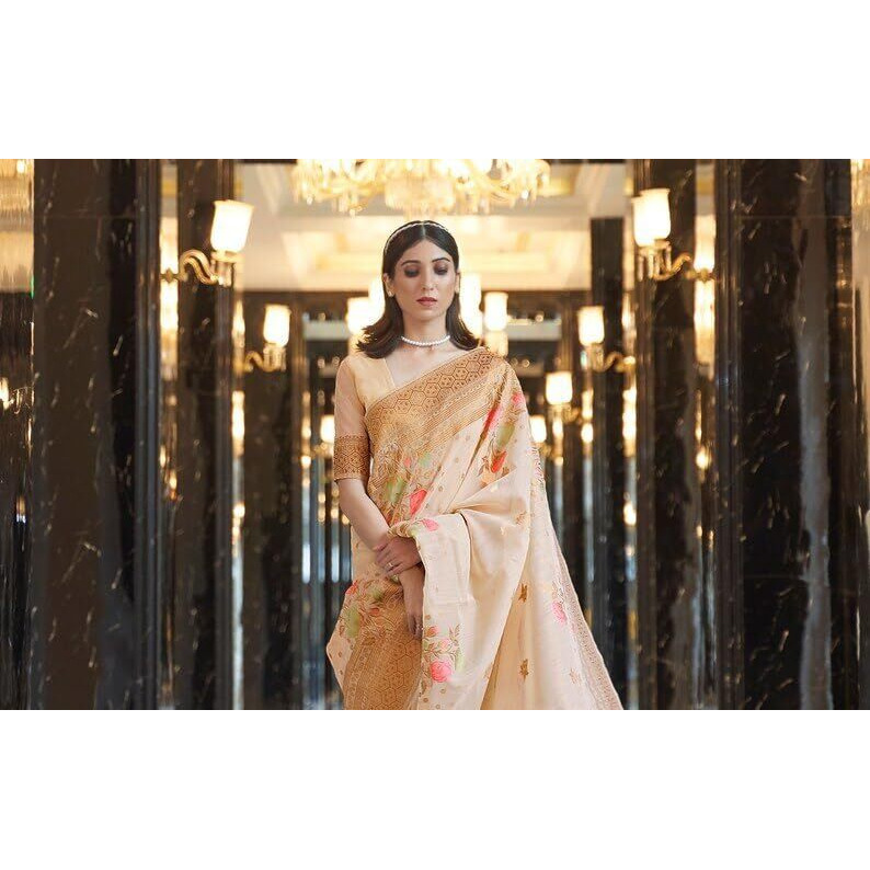 Flosive Women's Creamy Off-White And Zari Border Silk Saree With Blouse