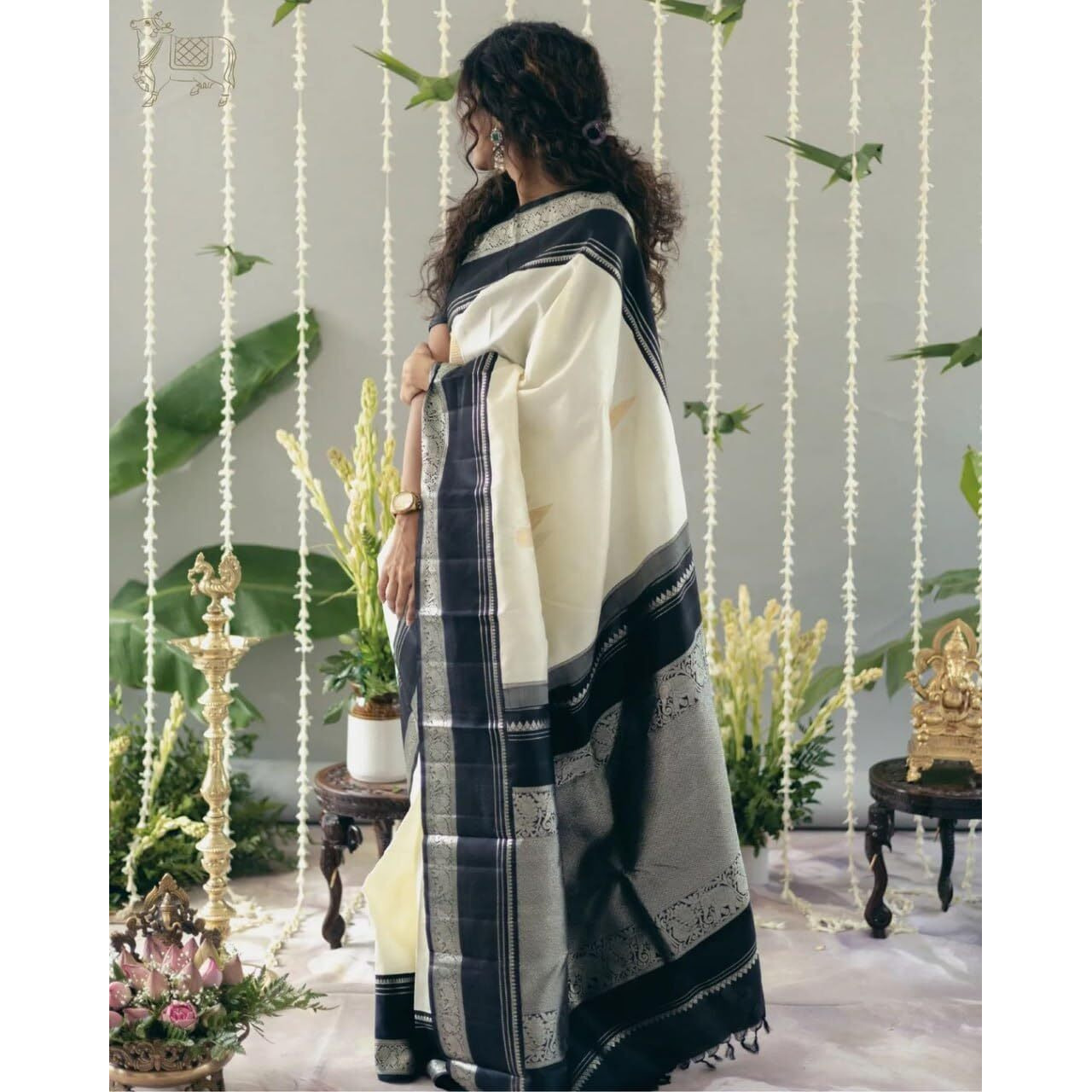 Flosive Women's Beautiful Off White & Black Kanjivaram Silk Saree With Zari Weaving