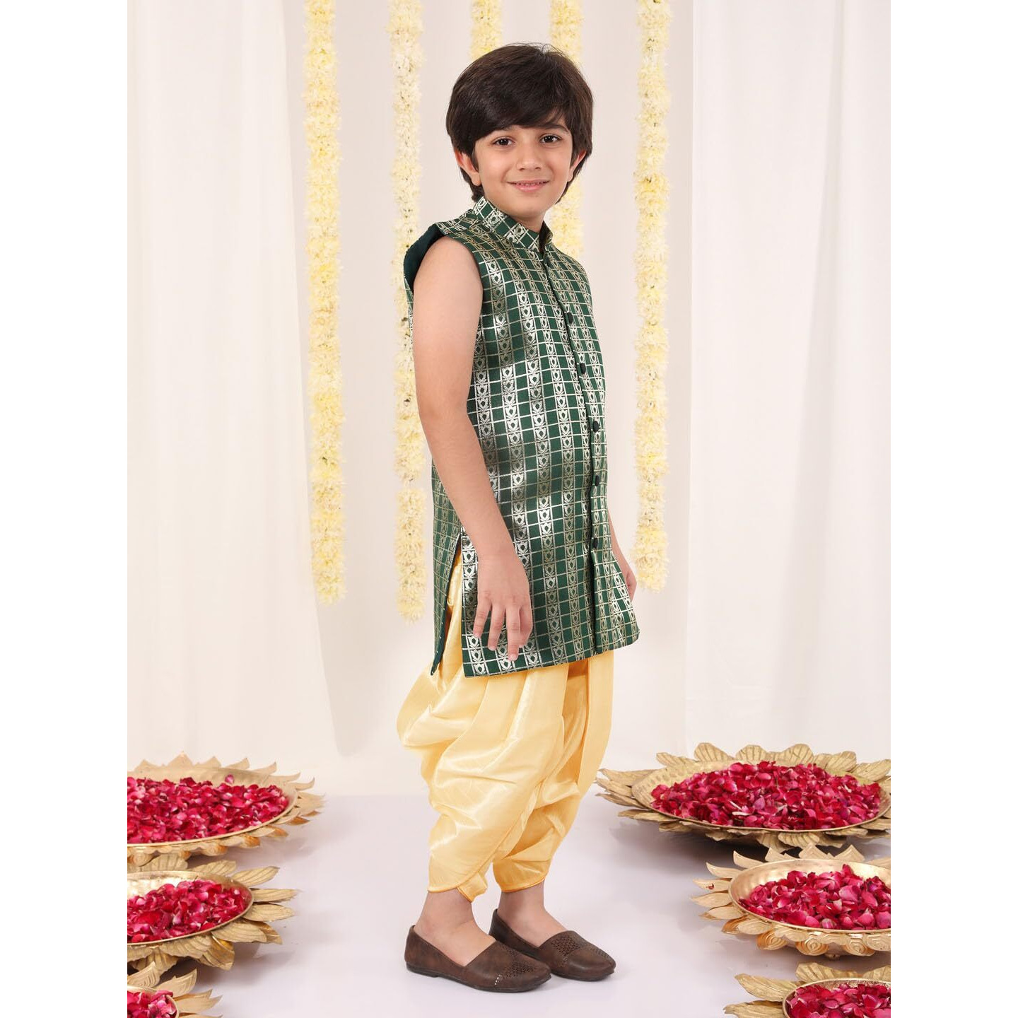 Jbn Creation Vastramay Infant Boys' Green Gold Silk Blend Kurta And Dhoti Set (Jbnbk217Gnnbrd001Go_28 6 7 Years)