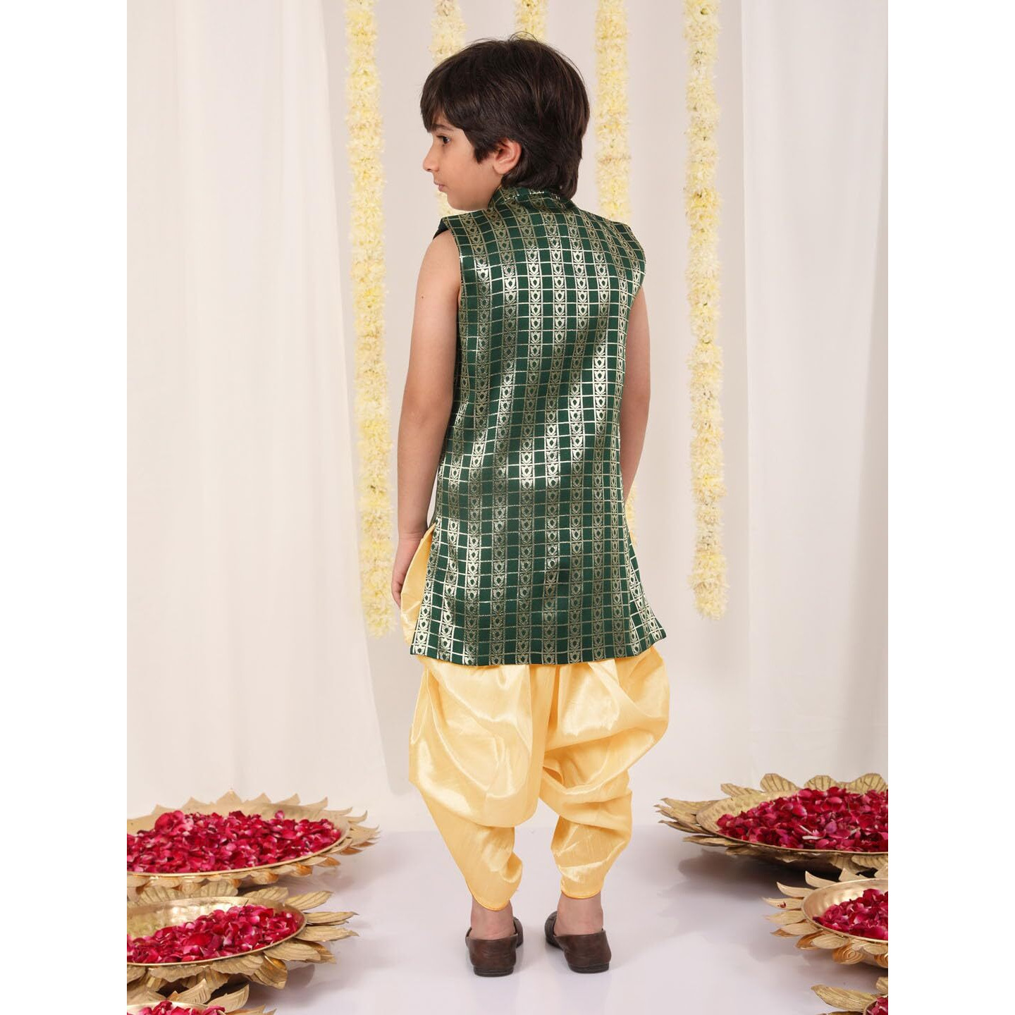 Jbn Creation Vastramay Infant Boys' Green Gold Silk Blend Kurta And Dhoti Set (Jbnbk217Gnnbrd001Go_28 6 7 Years)