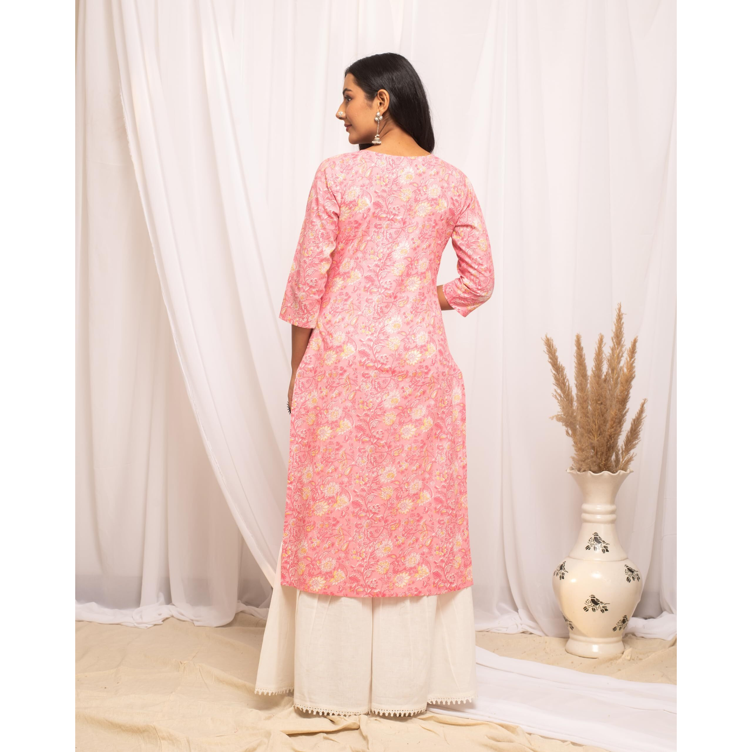 Fiorra Women's Floral Printed Peach Cotton Straight Kurta Far0110