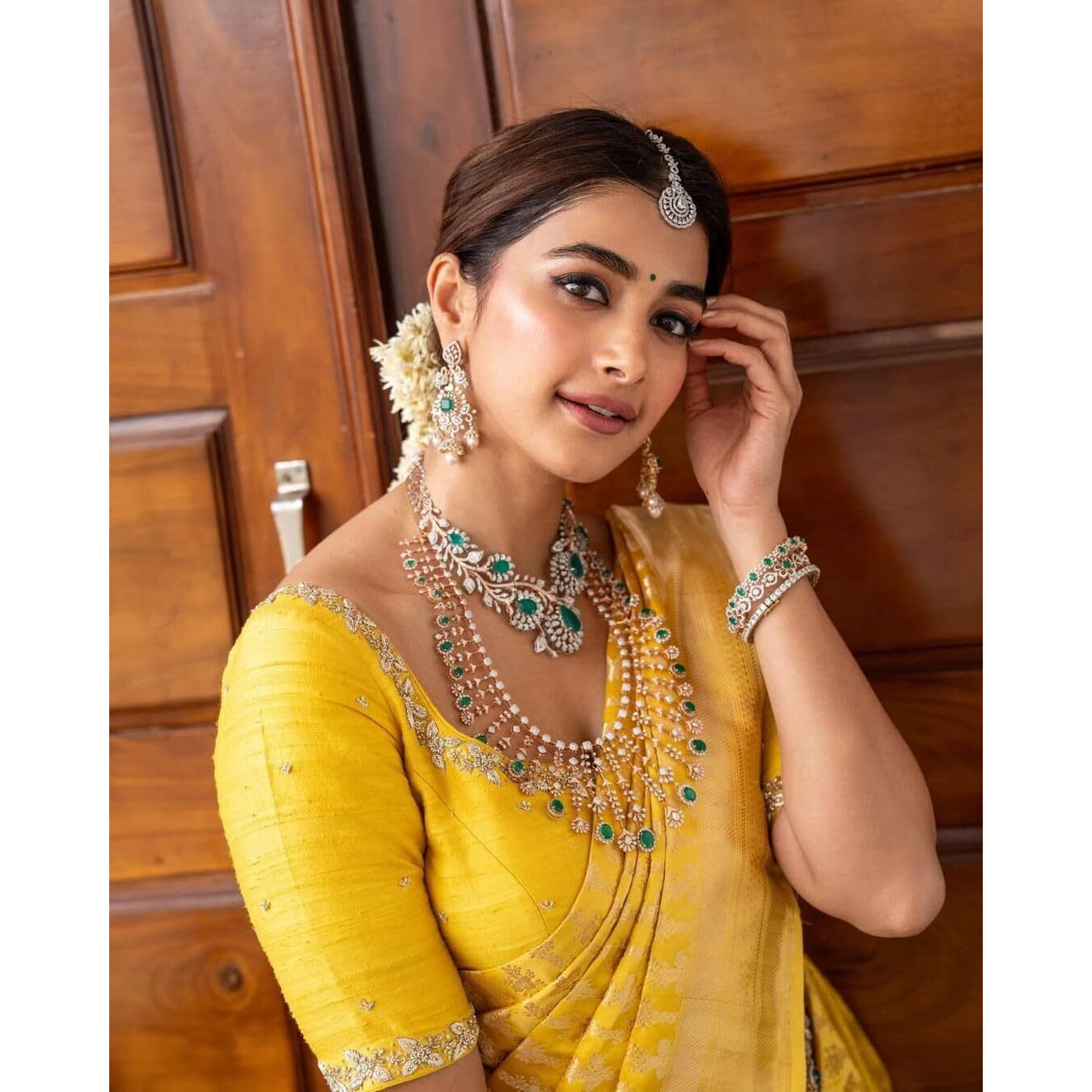 Flosive Women's Kanjivaram Silk Saree With Beautiful Blouse With Zari Border (Yellow)