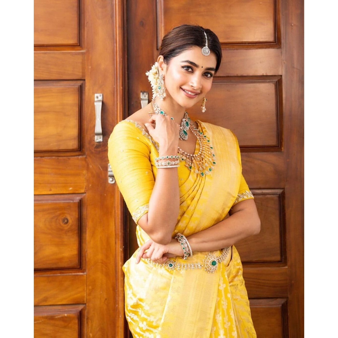 Flosive Women's Kanjivaram Silk Saree With Beautiful Blouse With Zari Border (Yellow)