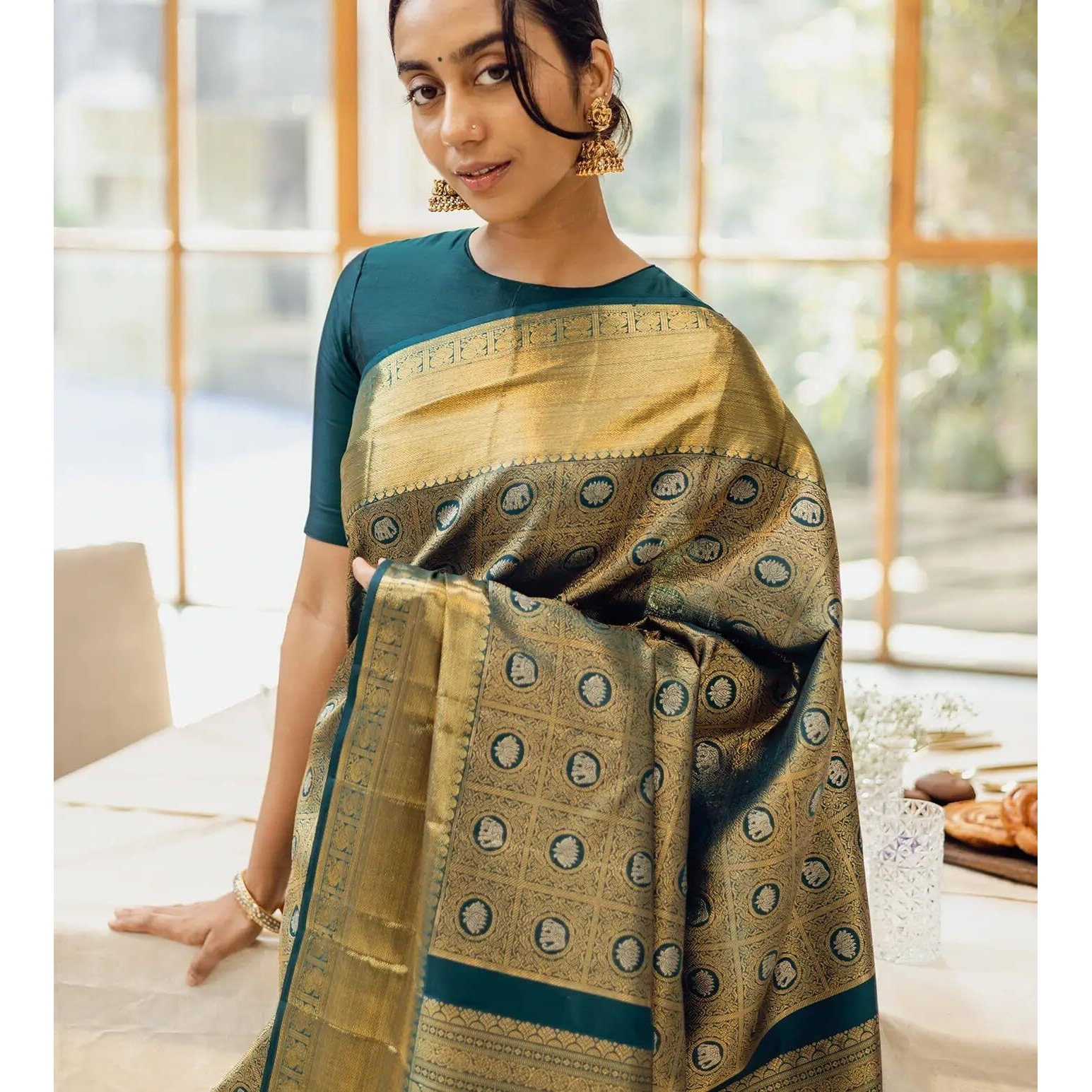 Flosive Women's Kanjivaram Silk Saree With Beautiful Blouse With Zari Border (Green)