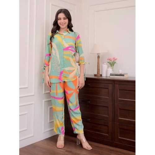 Leriya Fashion Women Green