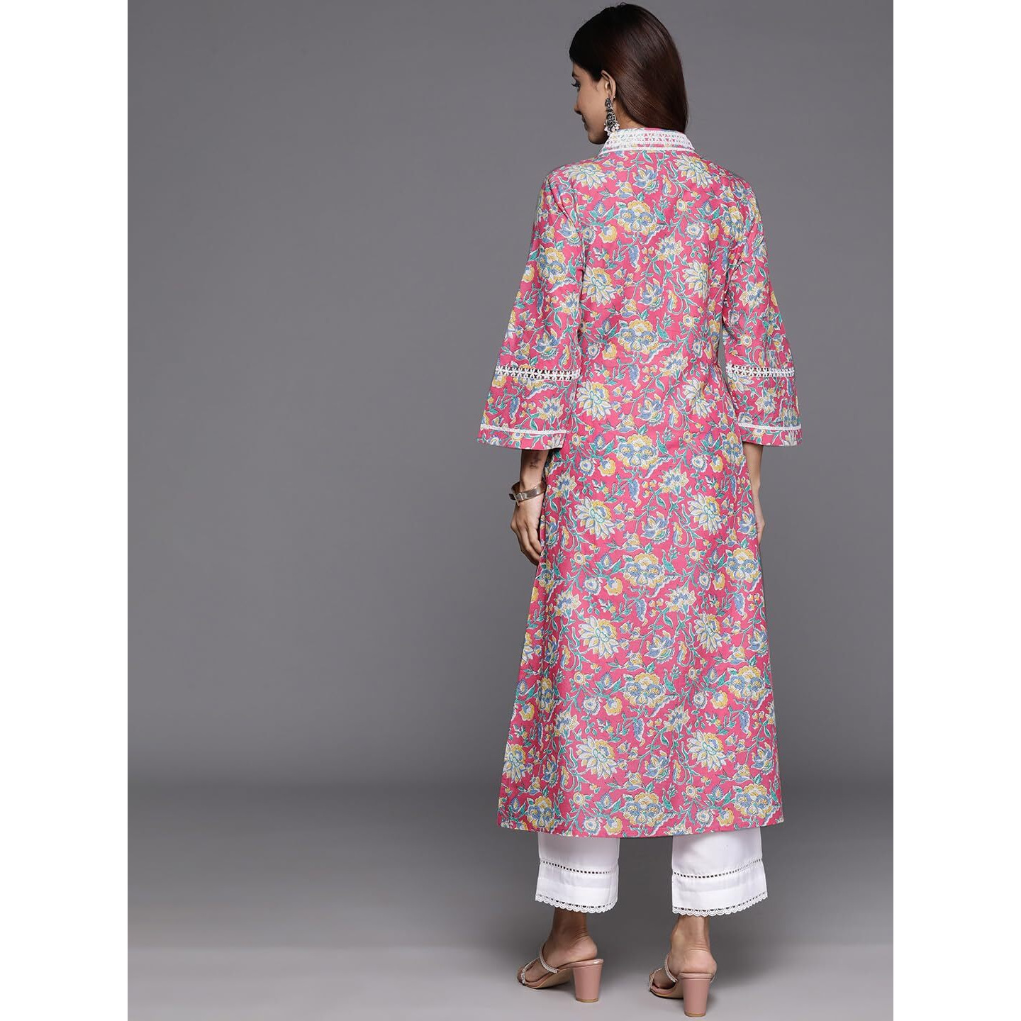 Varanga Women Pink Floral Printed V-Neck Lace Detailed Straight Kurta (Medium)